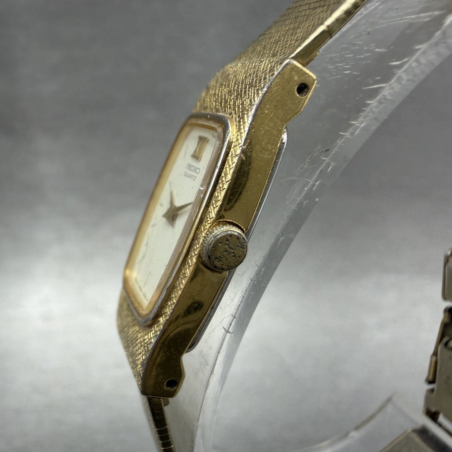 Seiko watch Women 13mm White Dial Gold Tone Rectangle 2e20-6139 New Battery2