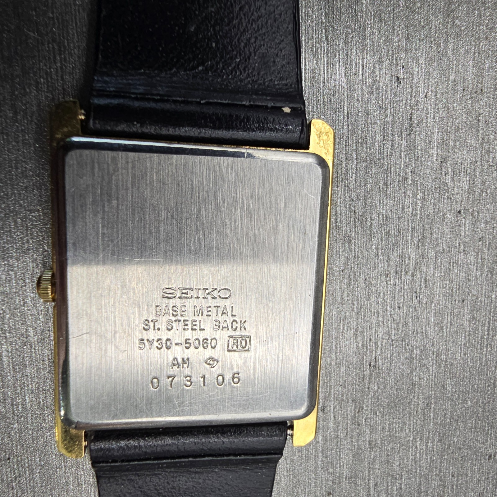 Seiko Tank Watch Men 25mm White Dial Gold Tone Rectangle 5Y30-5060 New Battery10