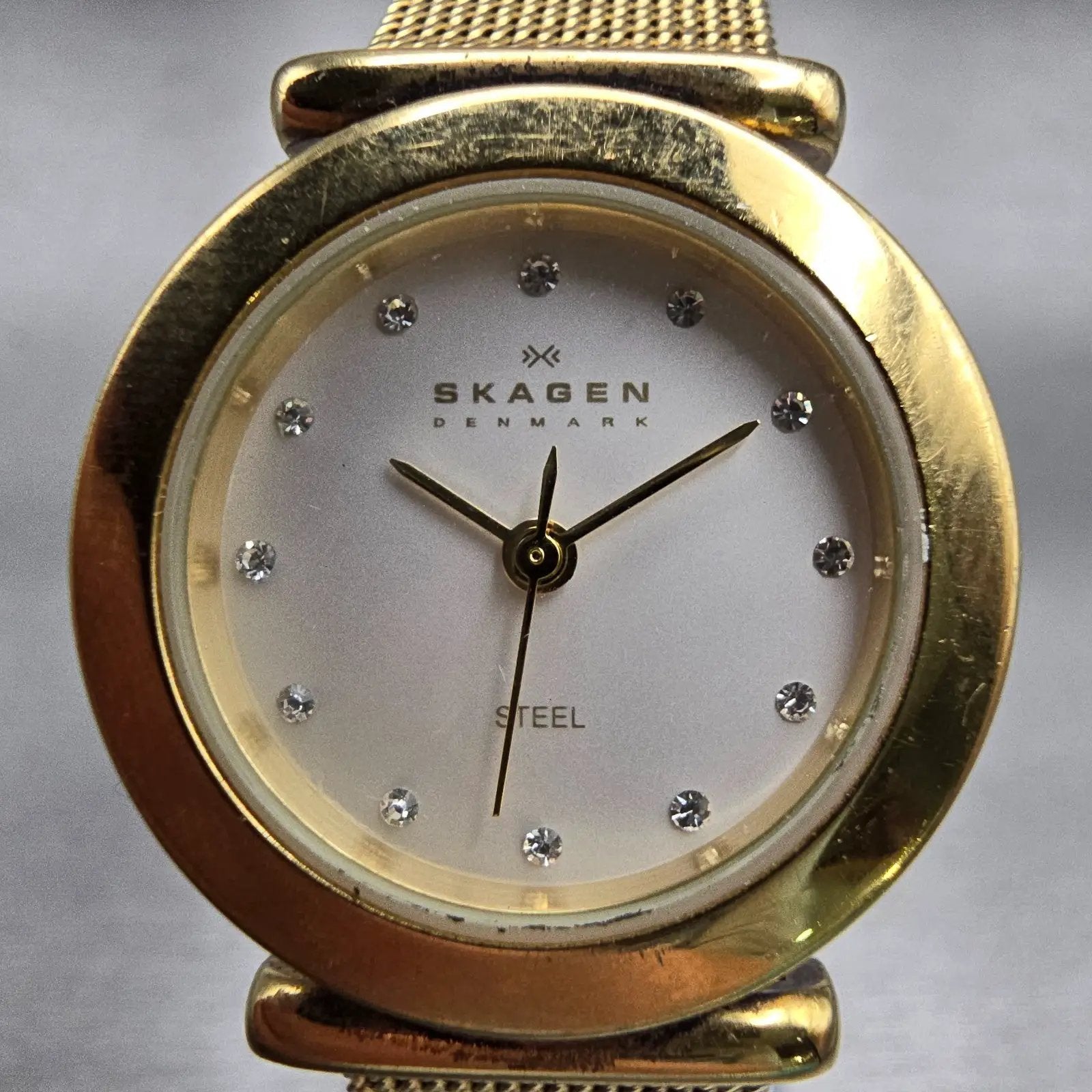 Skagen Denmark Watch Women 25mm White Dial Gold Tone Round 107SGGD New Battery1