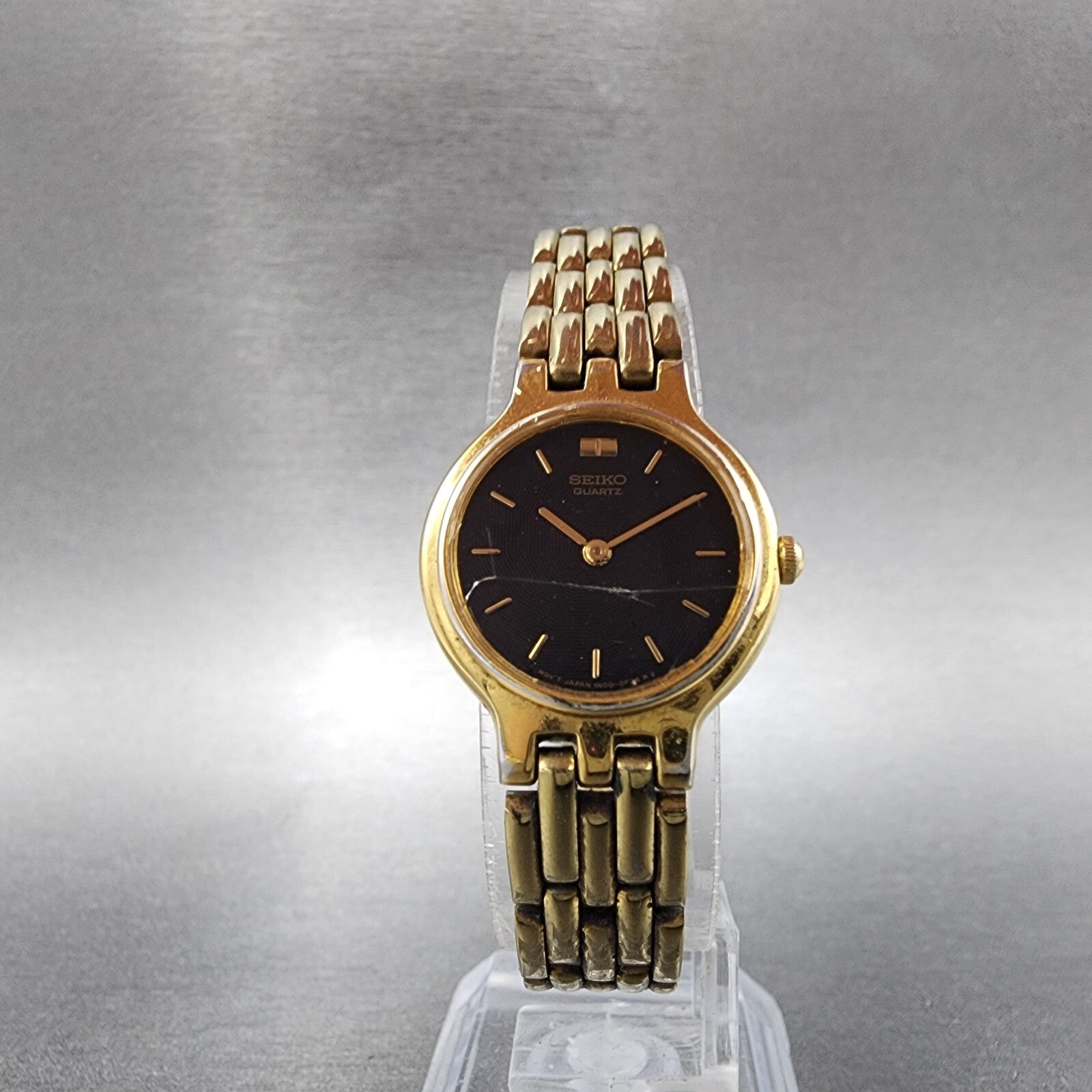Seiko Watch Women 22mm Black Dial Gold Tone Round 1N000A99 CRACKED New Battery5