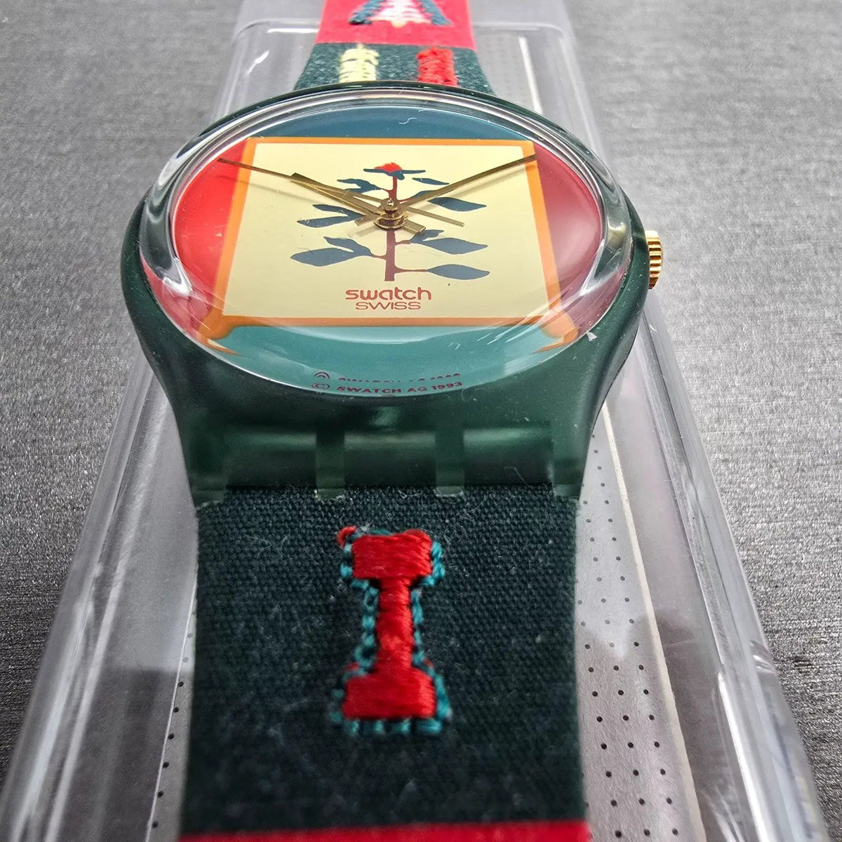 Swatch Poncho Watch Men 34mm Cream Dial Green Case GM122 New Battery NOS6