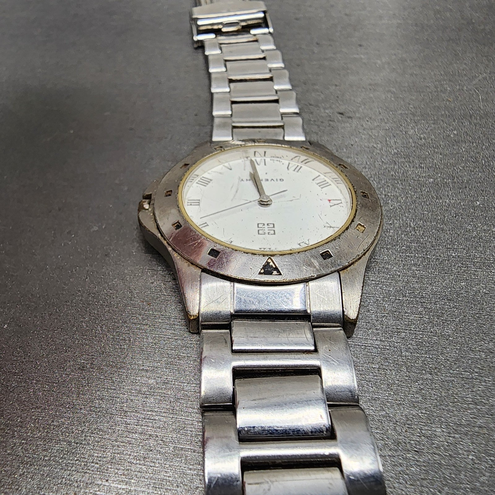 Givenchy Watch Men 35mm White Dial Silver Tone Round  Broken Bracelet PARTS5