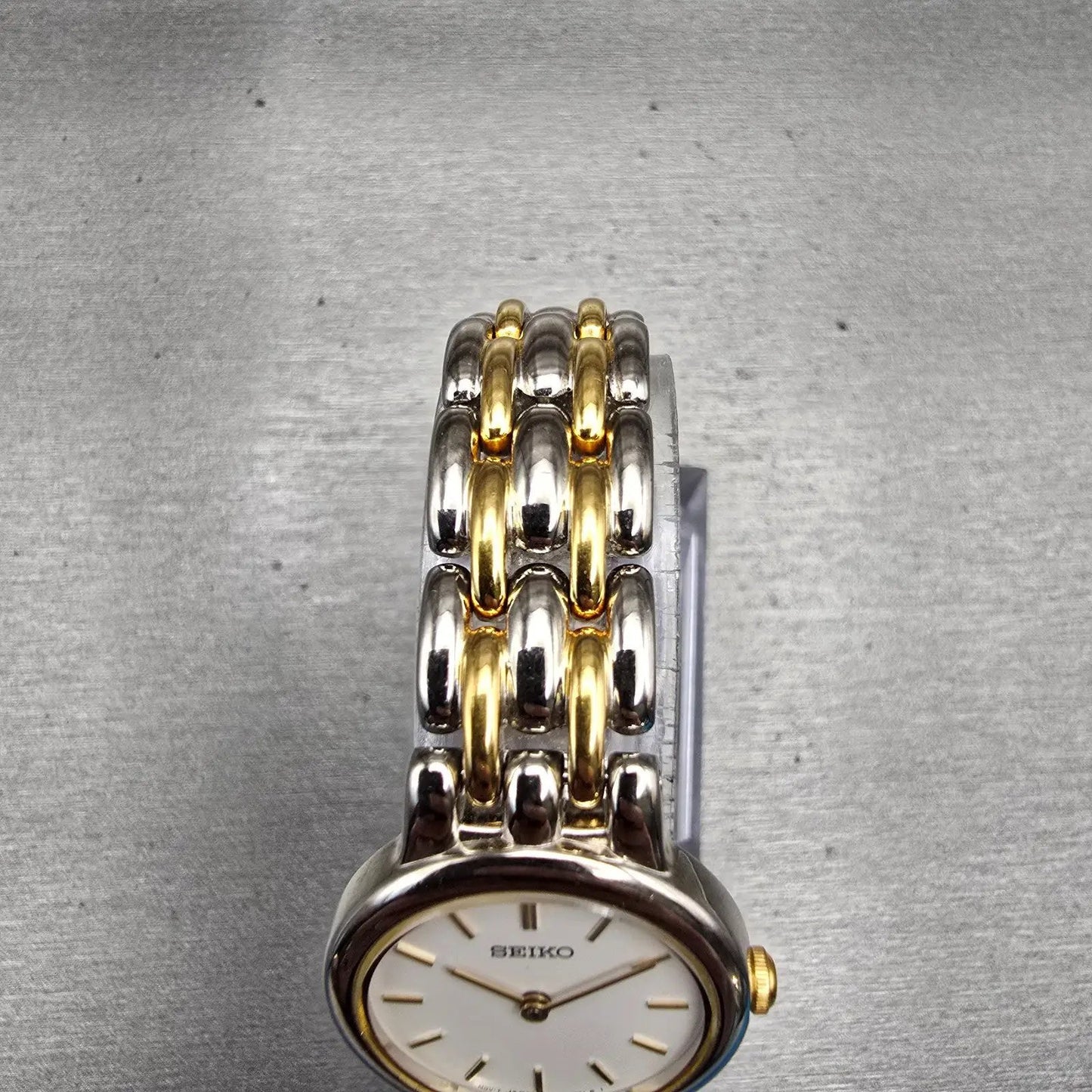 Seiko Watch Women 24mm White Dial Two Tone Round V700-6379 New Battery Vintage4