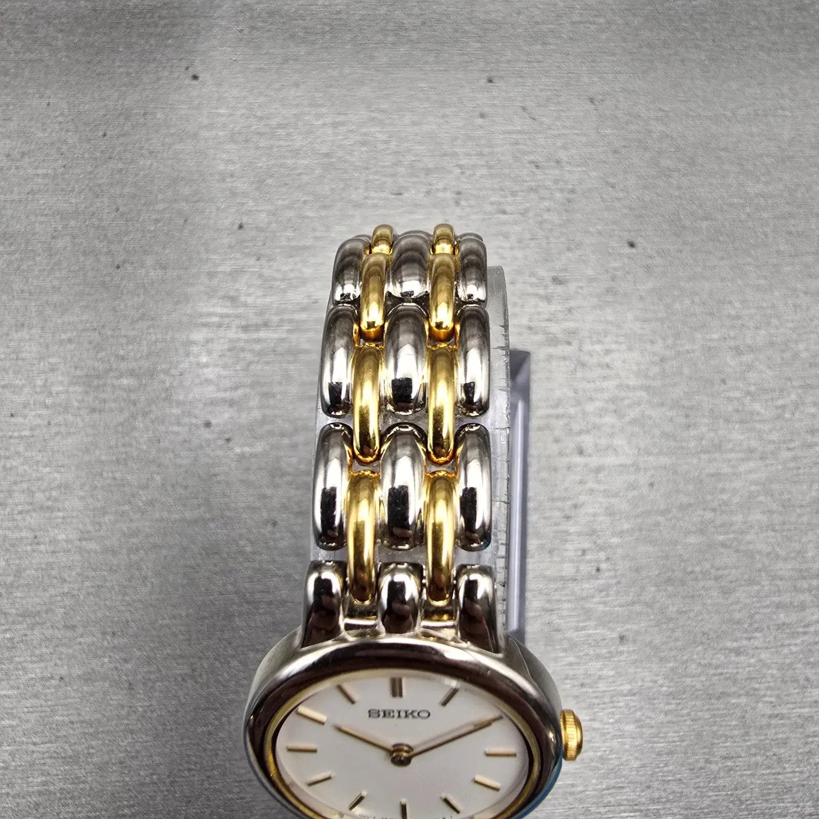 Seiko Watch Women 24mm White Dial Two Tone Round V700-6379 New Battery Vintage4
