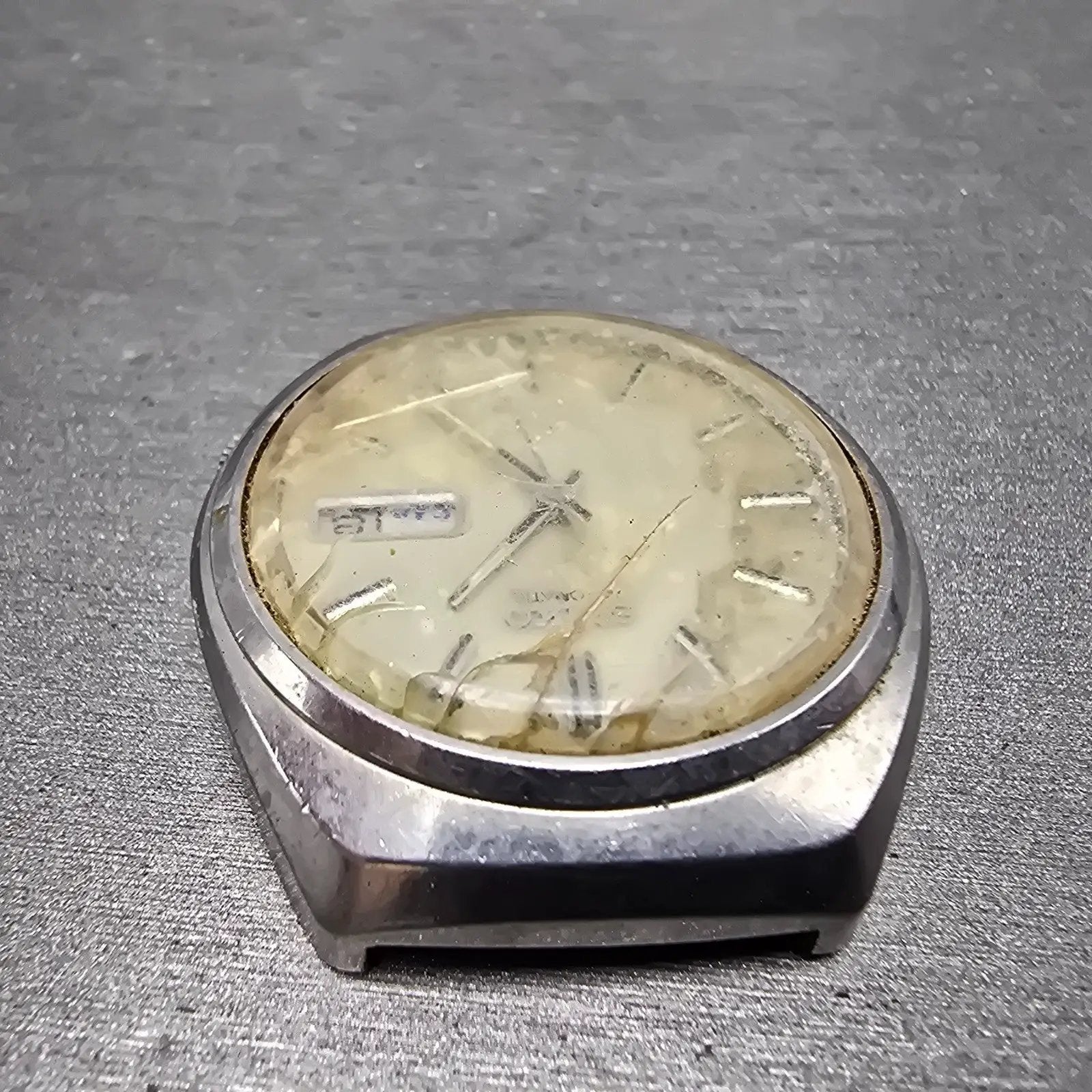 Seiko Automatic Watch Men 37mm Silver Dial Silver Tone Daydate 7009-8229 PARTS10