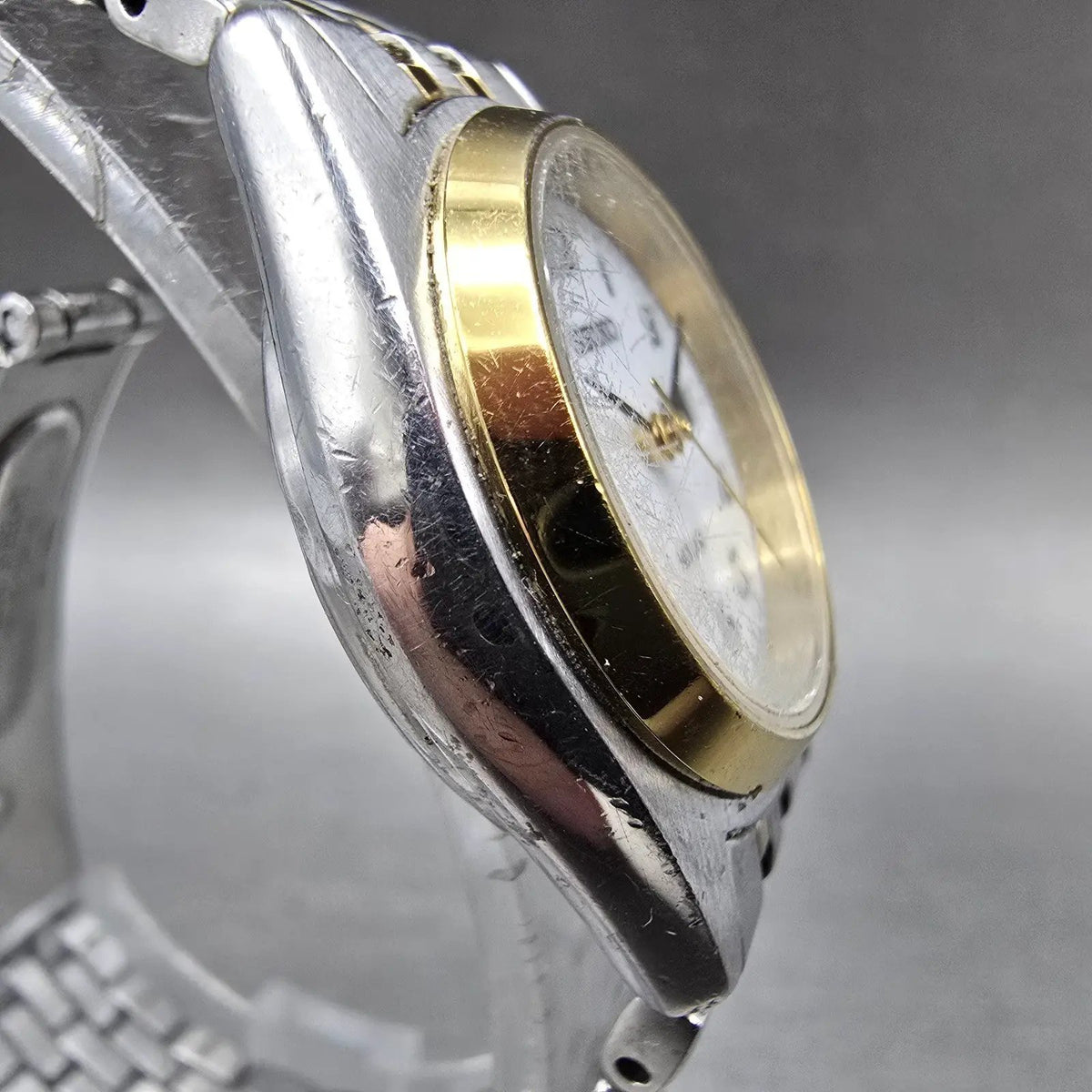 Seiko Solar Watch Women 26mm White Dial Two Tone Daydate Round V138-0AA0 Runs JP3