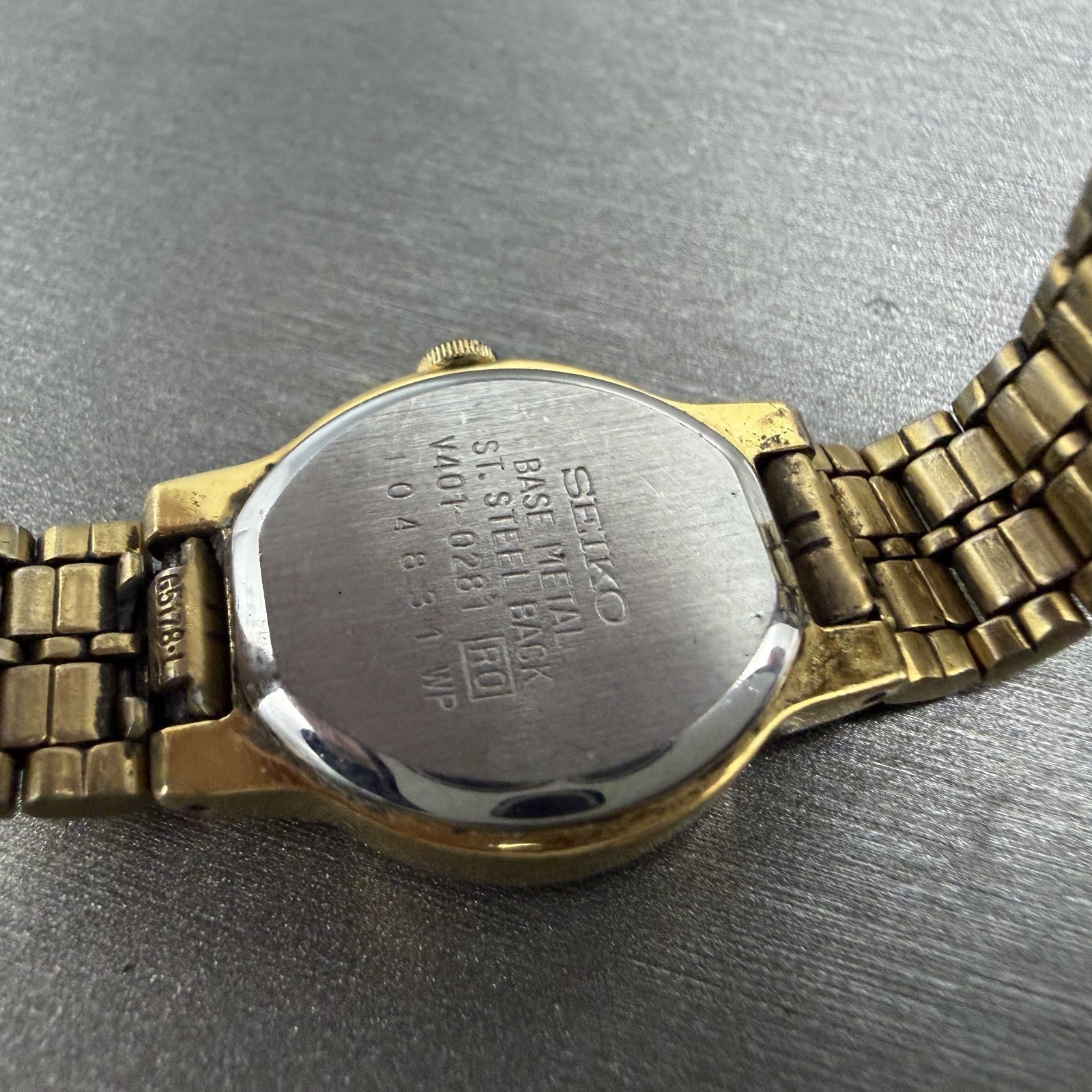 Seiko SX Watch Women 19mm Champagne Dial Gold Tone Round V401-0281 New Battery9