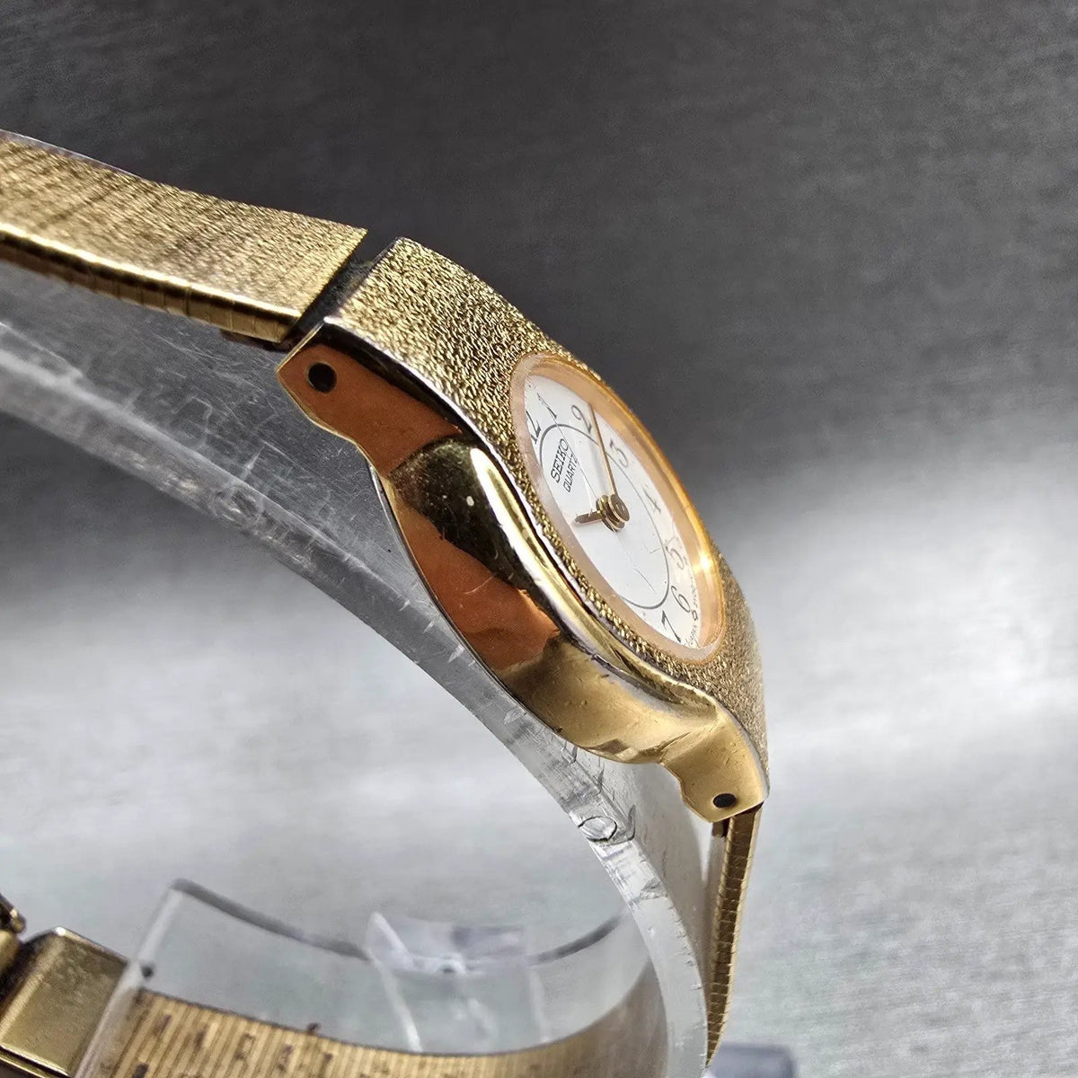 Seiko Watch Women 18mm White Dial Gold Tone Round 2Y00-0A49 New Battery Vintage3