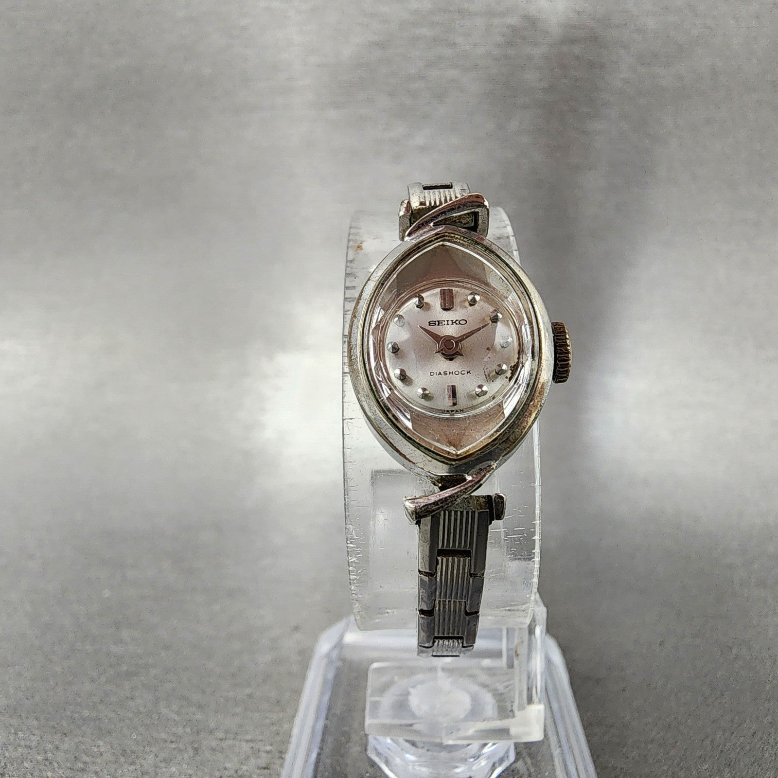 Seiko Watch Women 15mm silver Dial Silver Tone Oval 108160 Manual5