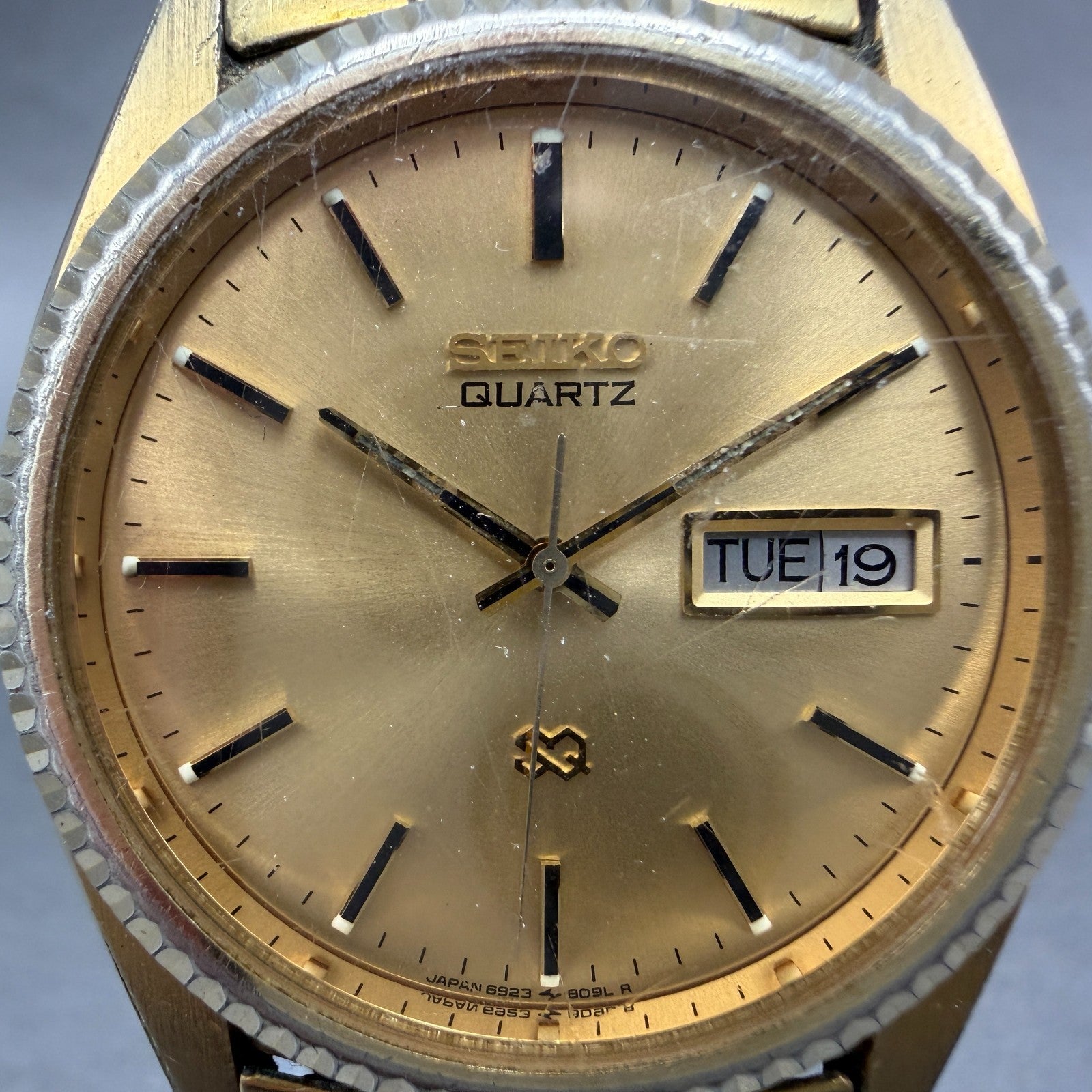 Seiko President SQ Watch Men 37mm Gold Dial Gold Tone Daydate 6923-8089 New BatC1