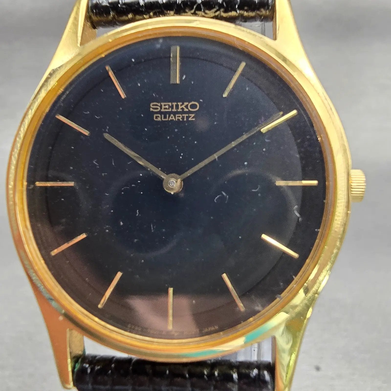 Seiko Watch Men 32mm Black Dial Gold Tone Round 5Y30-7A79 New Battery Vintage1