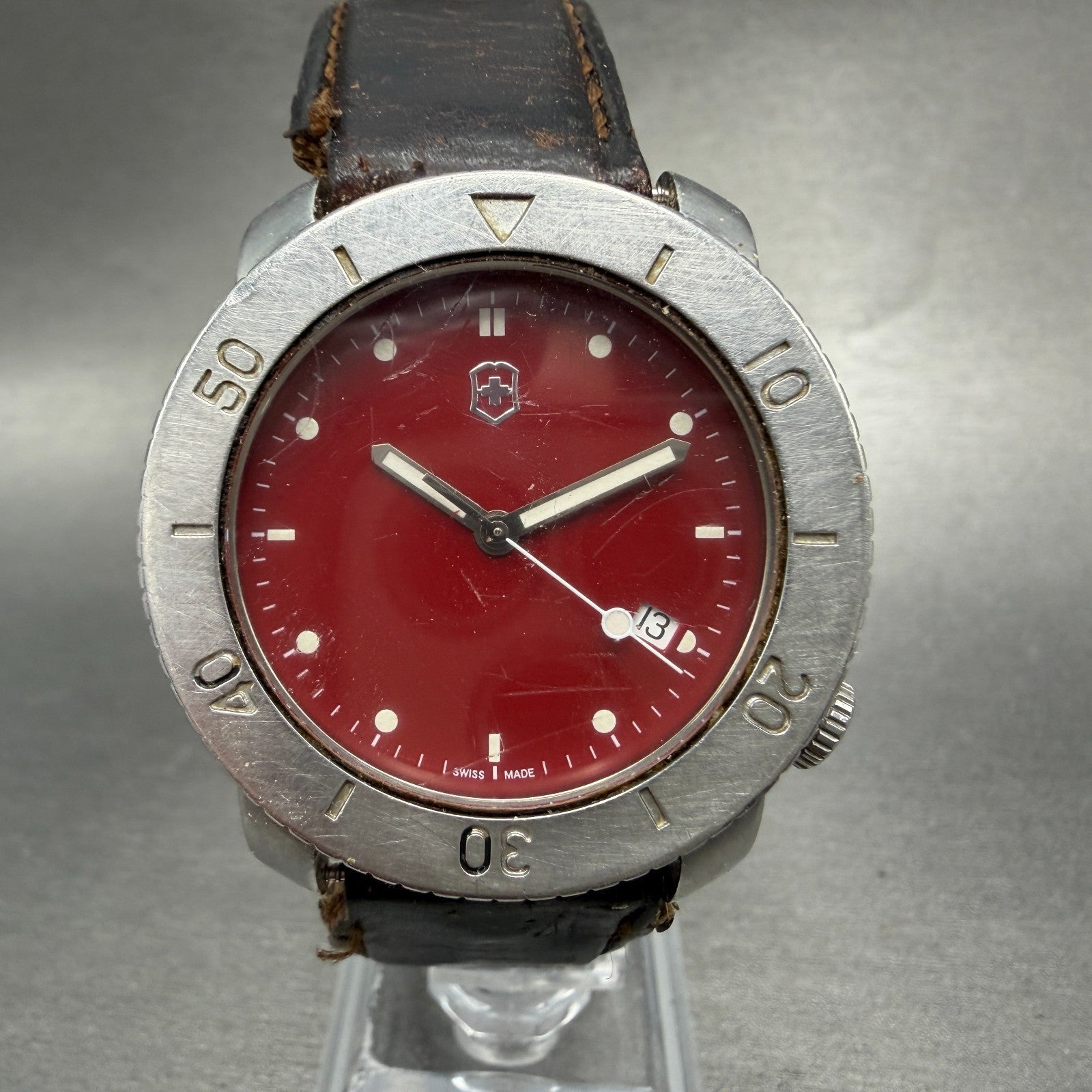 Victorinox Swiss Army V7-10 Sub Watch Men 39mm Red Dial Steel Date Round Newbatt0