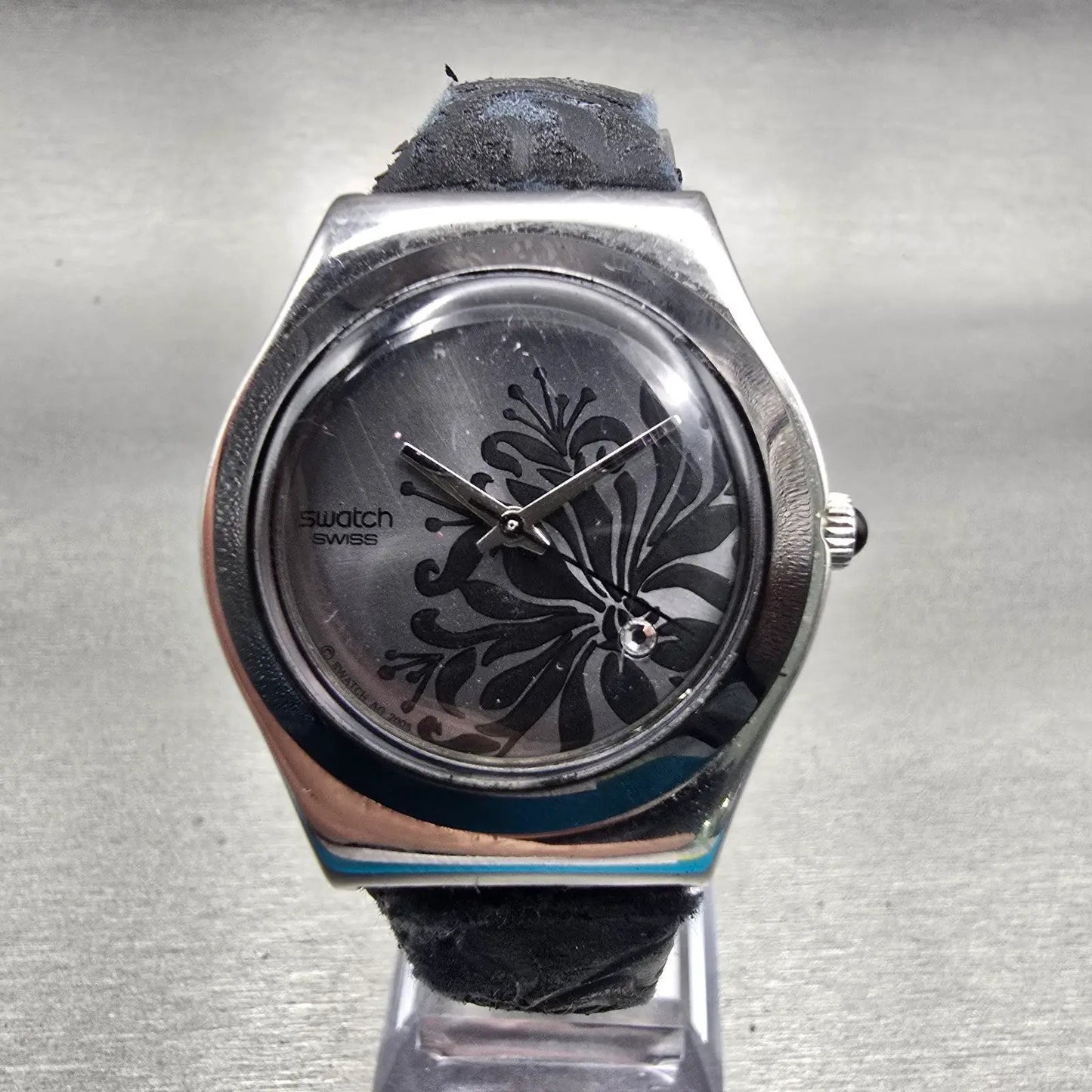 Swatch Irony BLACK FLOWER Watch Women Silver Dial Silver Tone YLS146 New Battery0