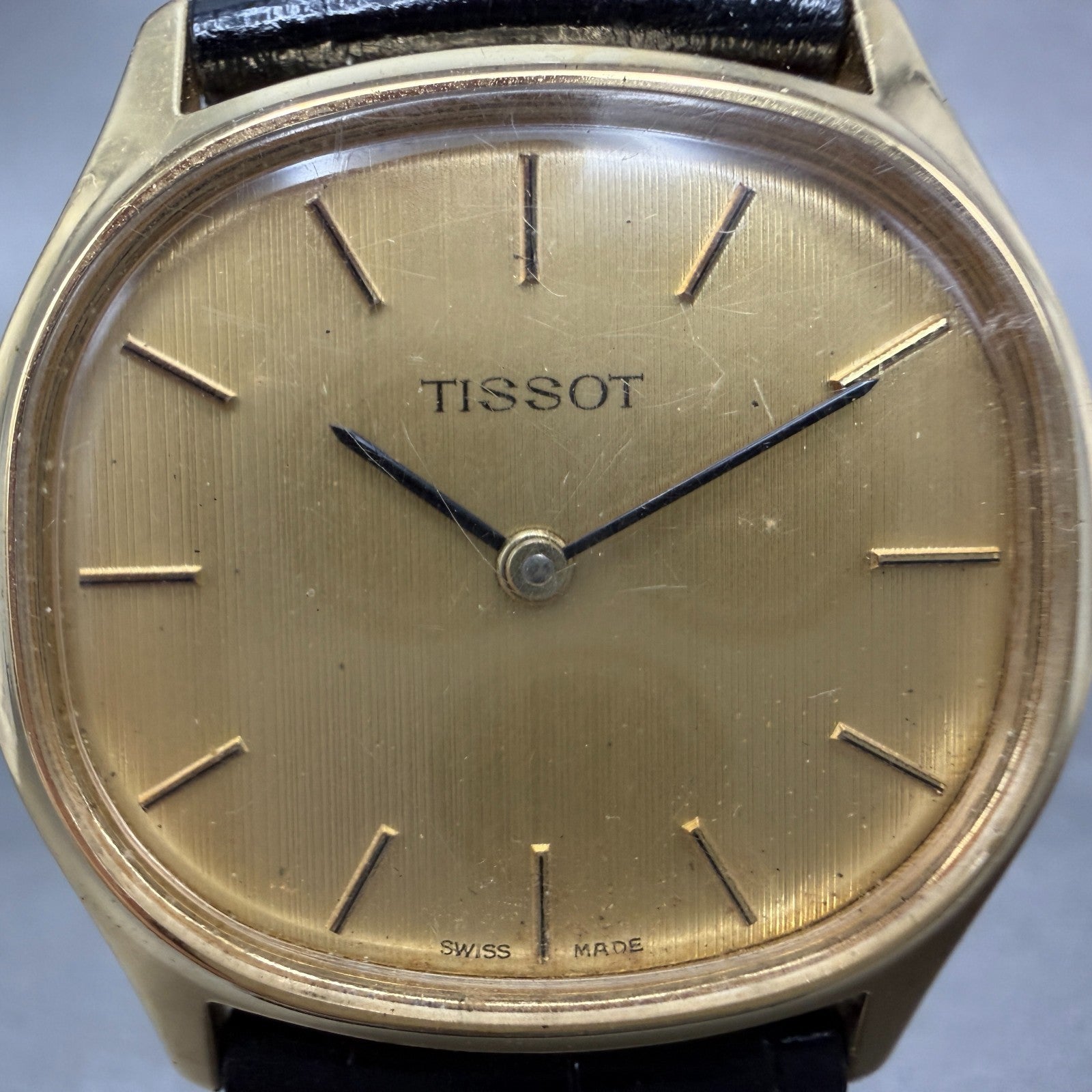 Tissot Watch Men 34mm Gold Dial Gold Plated Oval Manual Wind Runs Vintage1