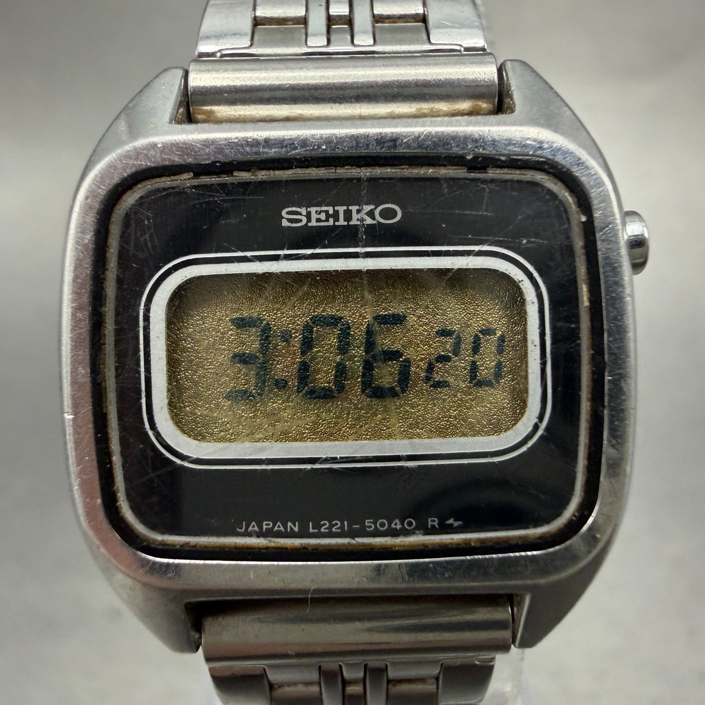 Seiko Digital Watch Women 23mm Silver Tone Rectangle Daydate L221-5070 New Batt1