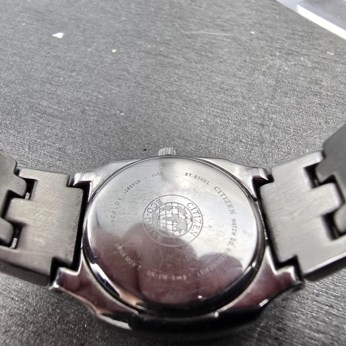 Citizen Eco-Drive Watch Women 25mm Gray Dial Silver Tone Date E011-S049601 RunsK11