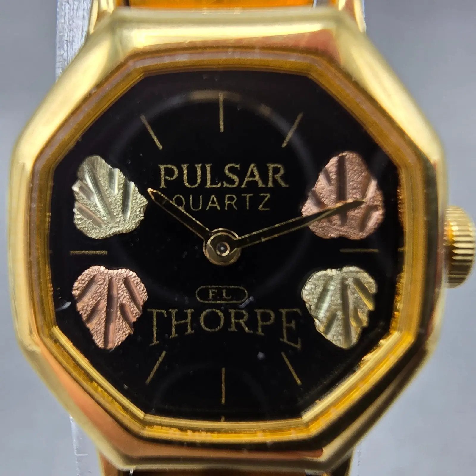 Pulsar Watch Women 17mm Black Dial Gold Tone Octagon V400-5310 Leafs New Battery1