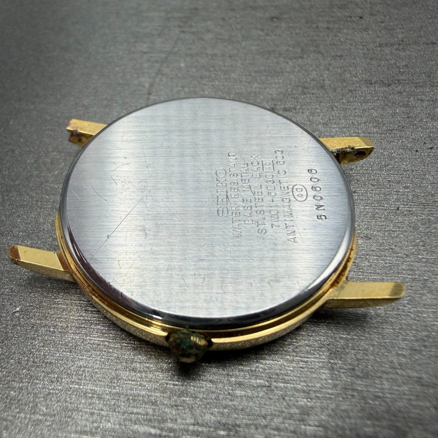Seiko Avenue Watch Men 32mm Champagne Dial Gold Tone Round 7N01-6D30 PARTS Runs9