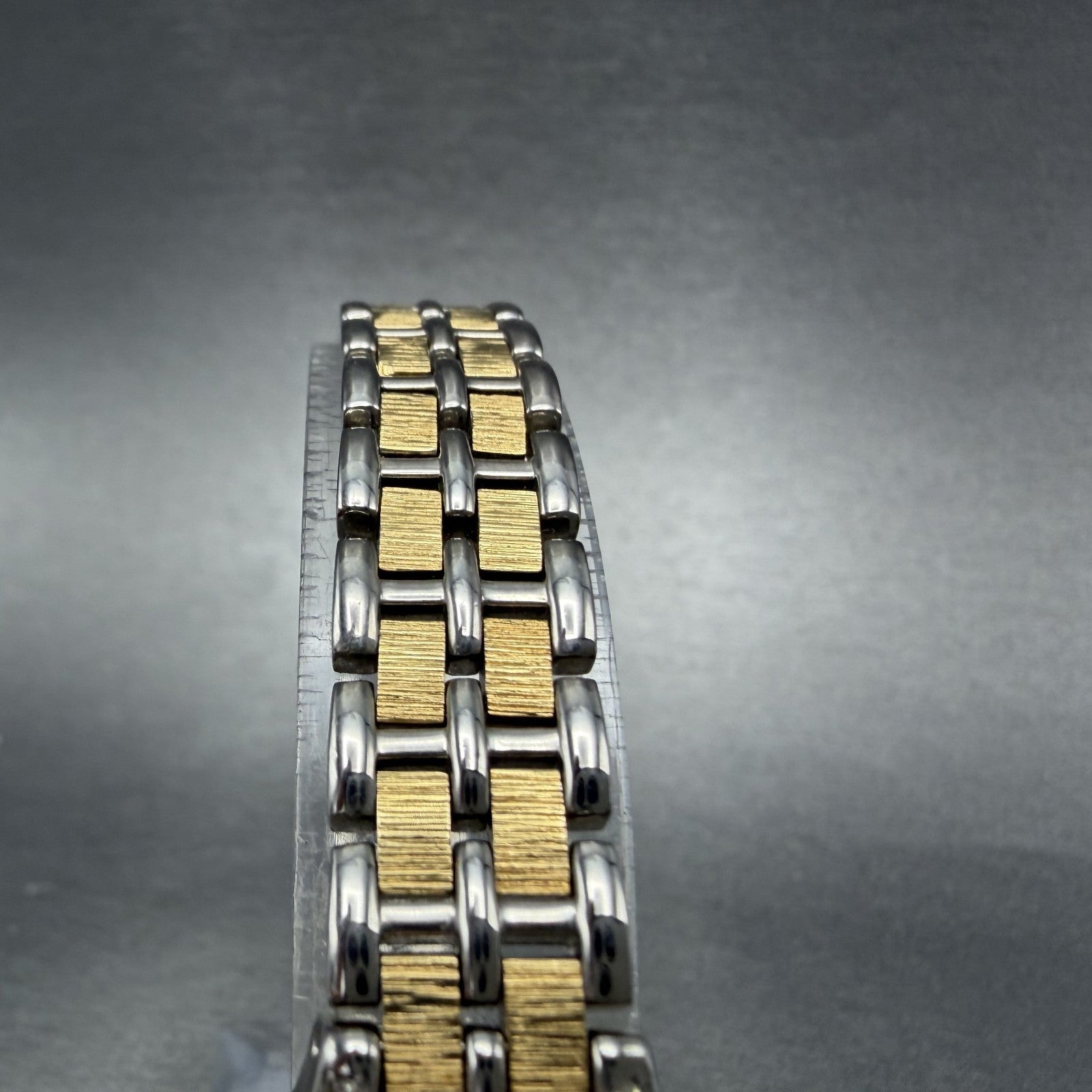 Elgin Watch Women 21mm MOP Dial Two Tone Round Bracelet VC11 New Battery4