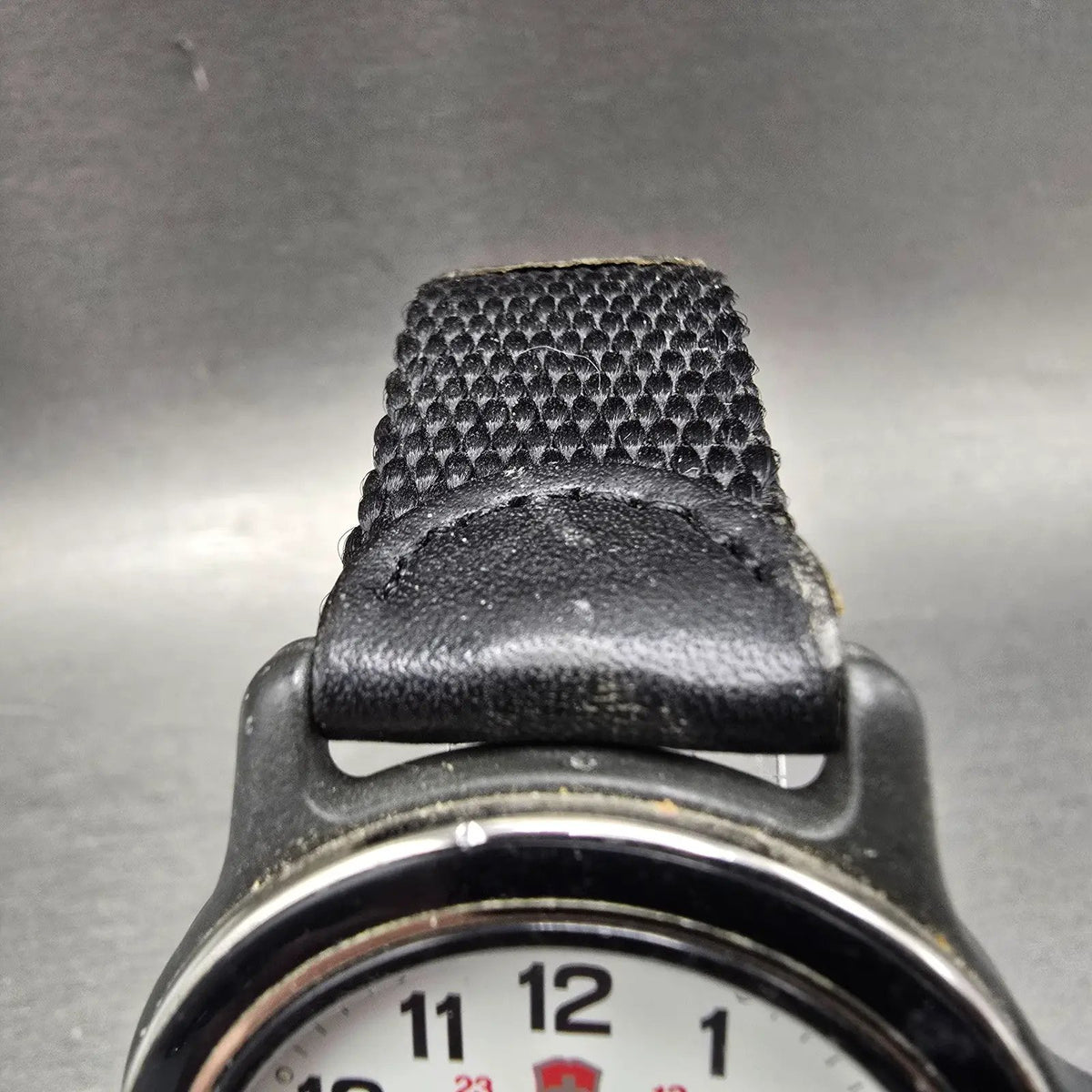 Victorinox Swiss Army Watch Men 37mm White Dial Black Date Round PARTS VTG GG5