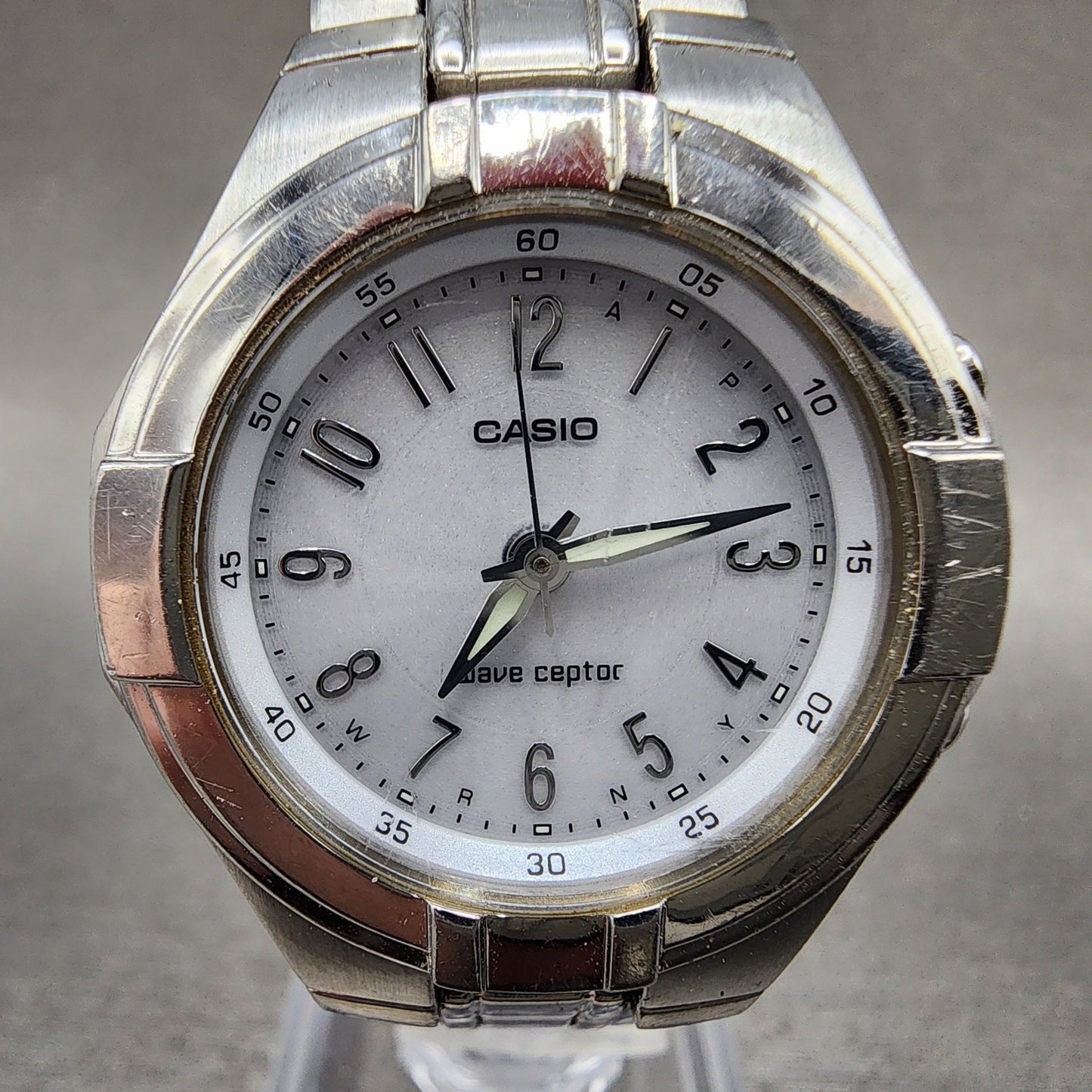 Casio Waveceptor Watch Women 30mm White Dial Silver Tone Date Round Runs LWQ1501