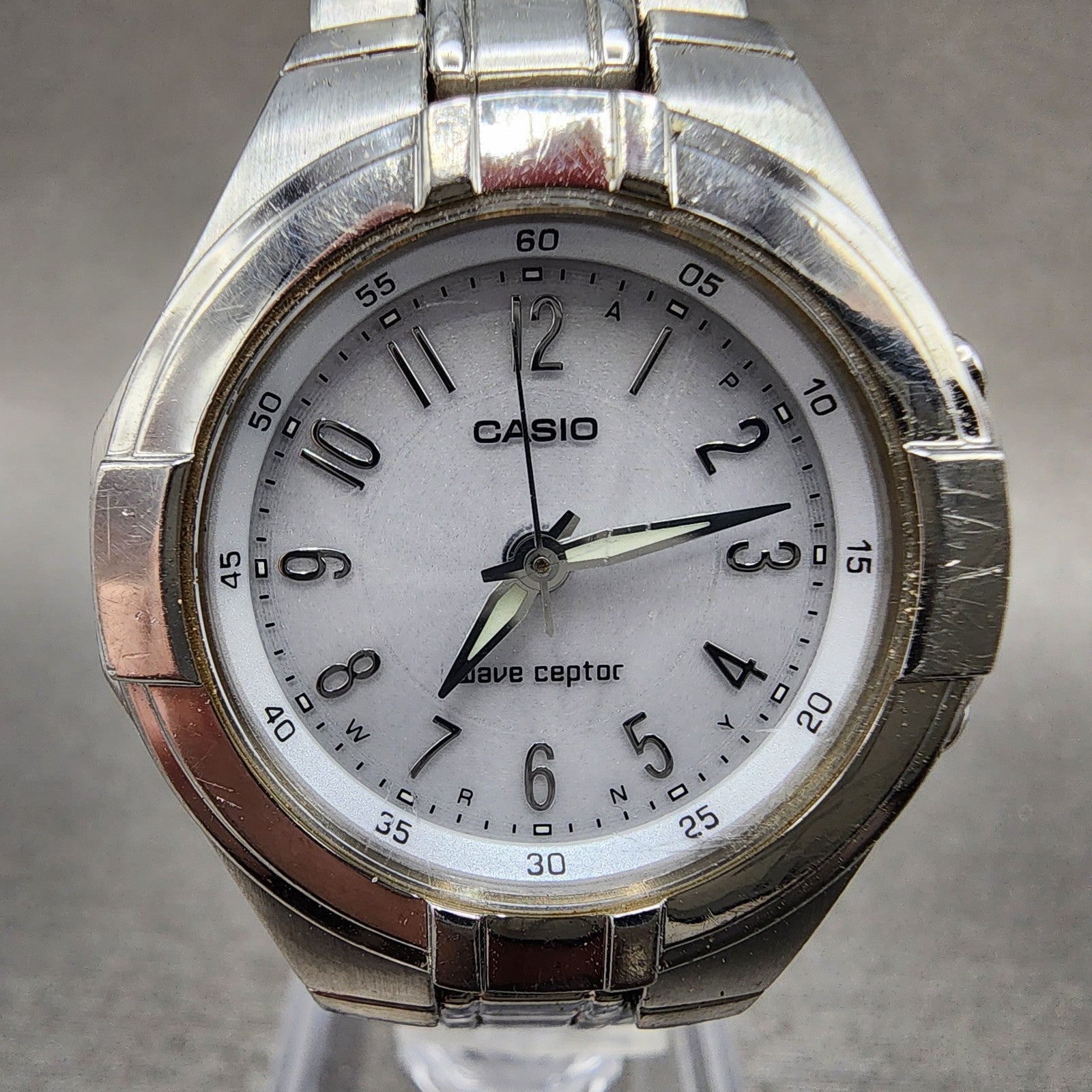 Casio Waveceptor Watch Women 30mm White Dial Silver Tone Date Round Runs LWQ1501
