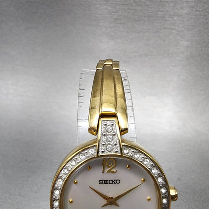 Seiko Solar Watch Women 27mm MOP Dial Gold Tone Round V115-0BM0 Runs