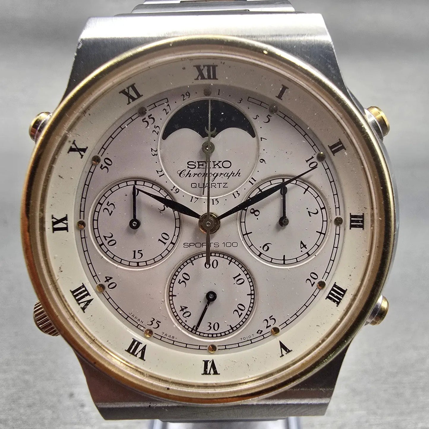 Seiko Chronograph Watch Men 39mm White Dial Two Tone Moon Phase 7A48-7009 NewBat1