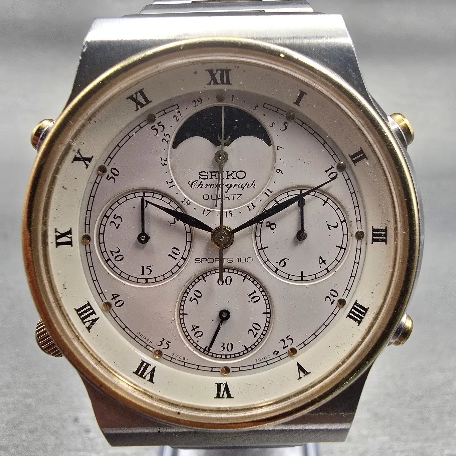 Seiko Chronograph Watch Men 39mm White Dial Two Tone Moon Phase 7A48-7009 NewBat1