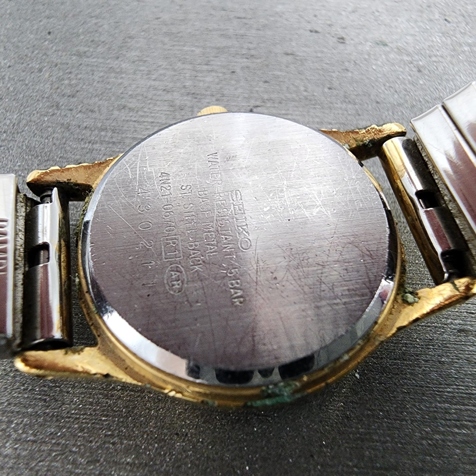 Seiko Avenue Watch Women 23mm White Dial Gold Tone Round 4N210670 New Battery9