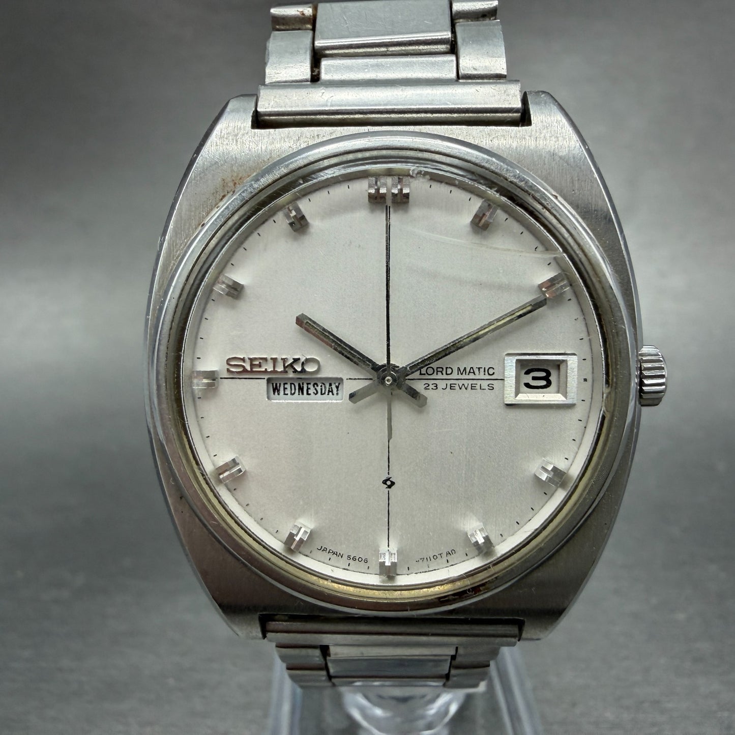 Seiko Lord Matic Watch Men 35mm Silver Dial Silver Tone Daydate 5606-7050 Runs0