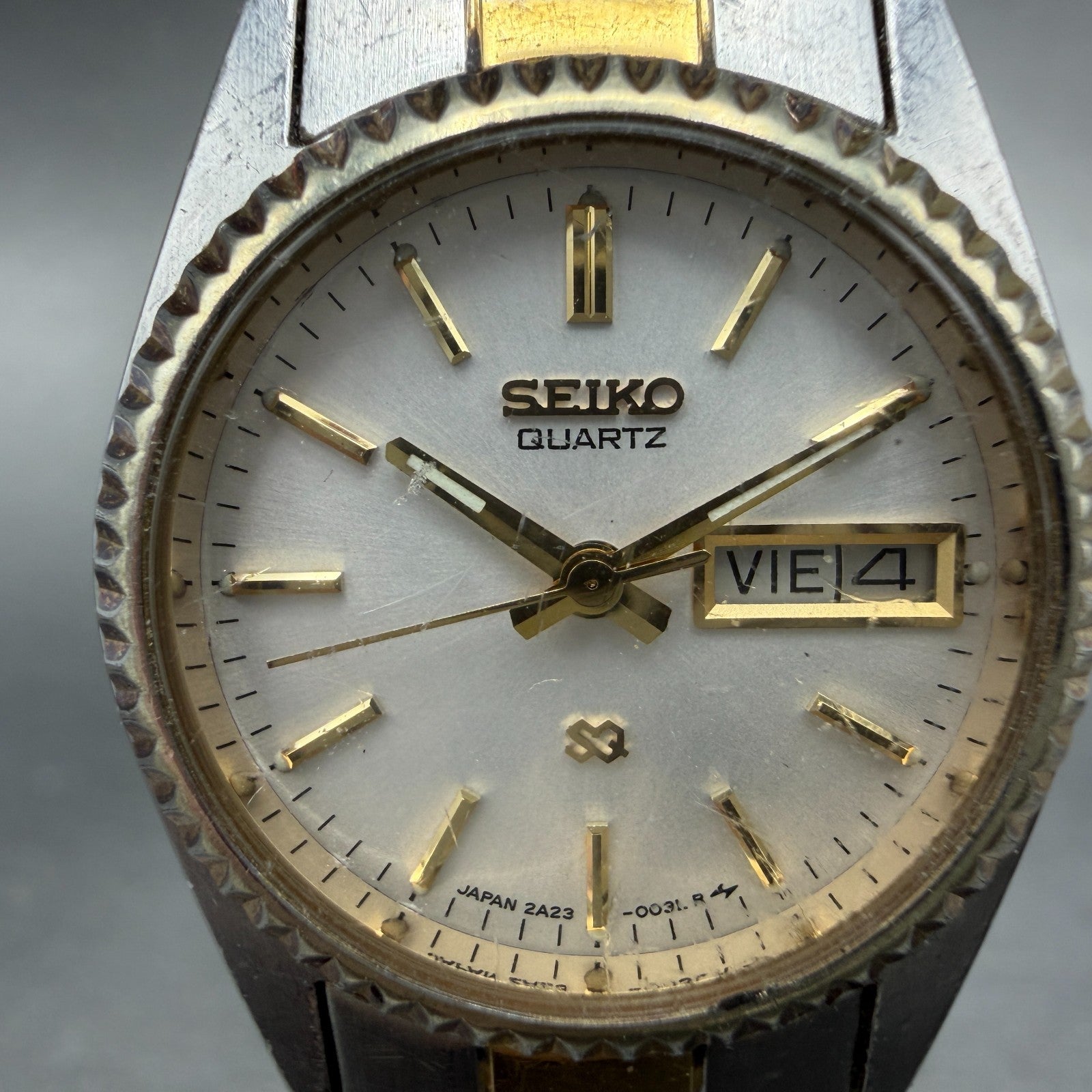 Seiko SQ Watch Women 25mm Silver Dial Two Tone Daydate Round 2A23-0039 NewBat 561