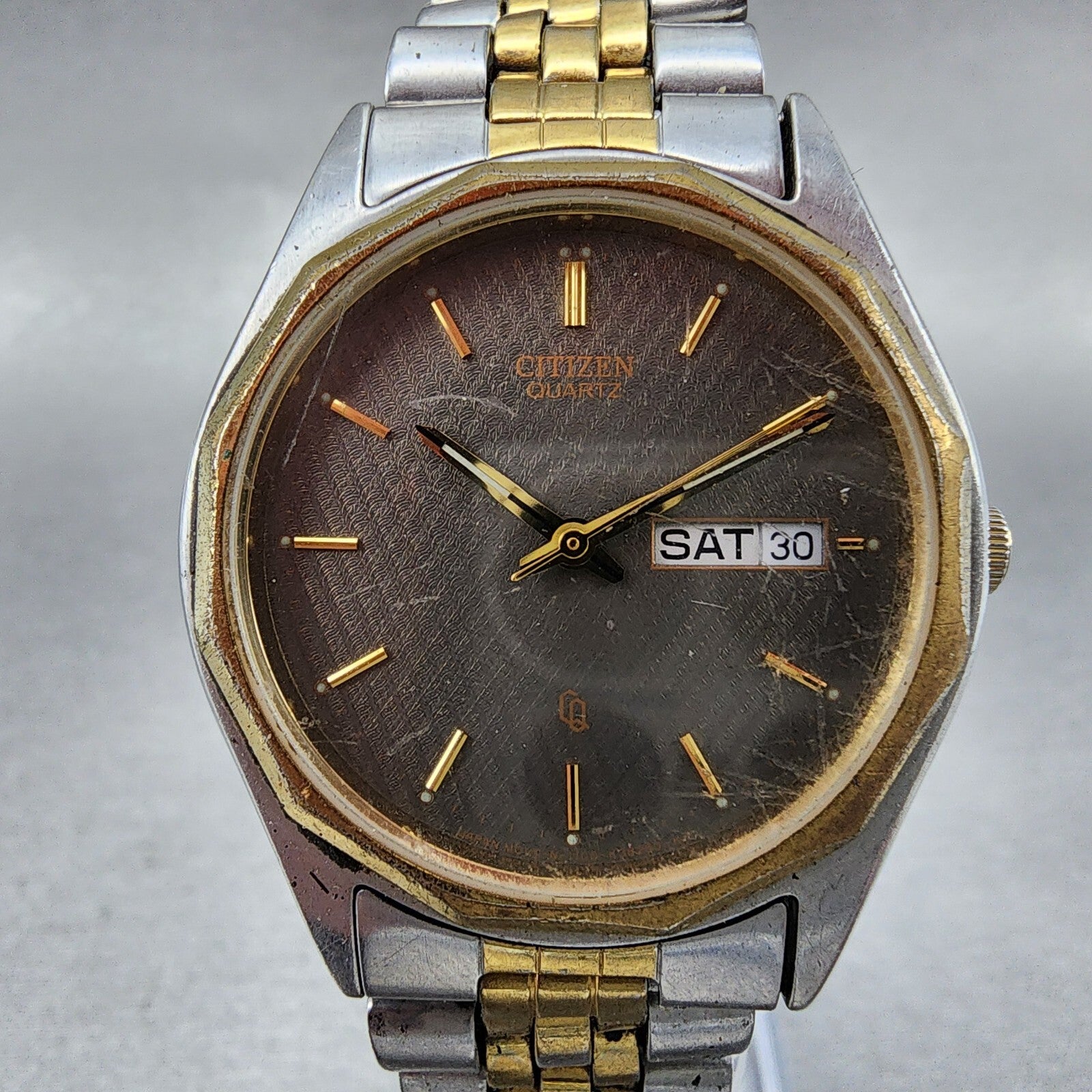 VTG Citizen CQ Watch Men 35mm Gray Dial Two Tone Daydate Round New Battery1