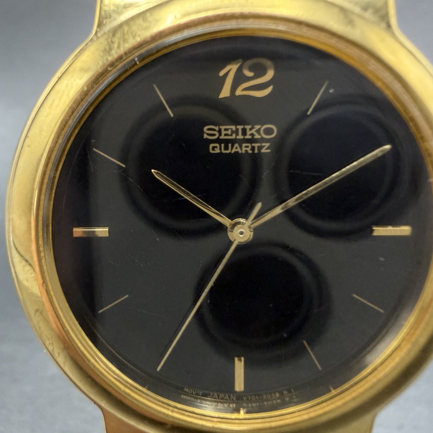 Seiko Watch Men 33mm Black Dial Gold Tone Round Vintage V701-1T79 PARTS2