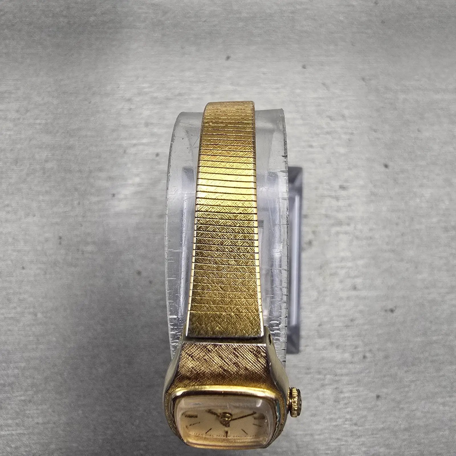 Citizen CQ Watch Women 16mm Champagne Dial Gold Tone Oval 3220-891422 New Batt4
