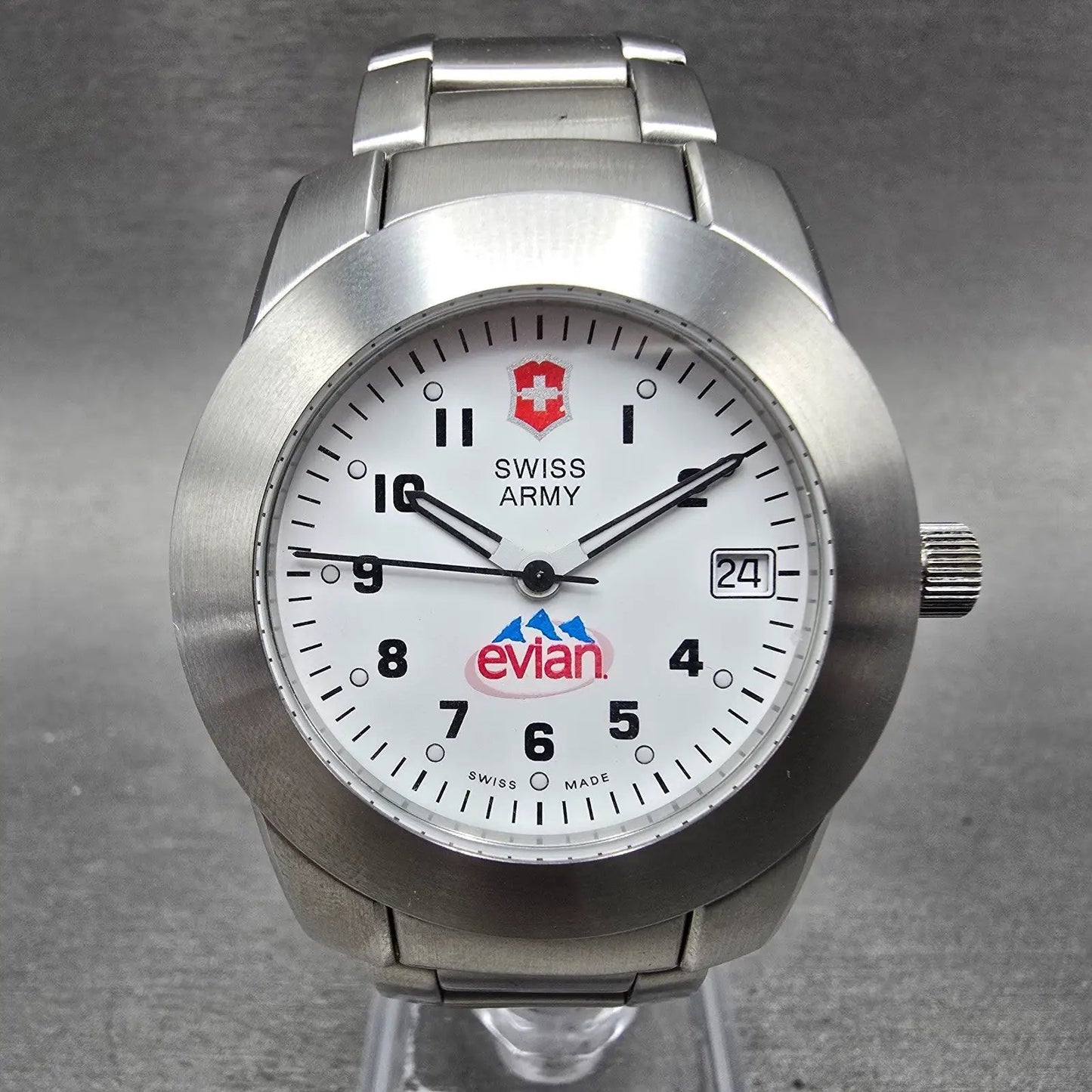 Victorinox Swiss Army Peak Watch Men 38mm White Dial Steel Date 24958 New Batt1