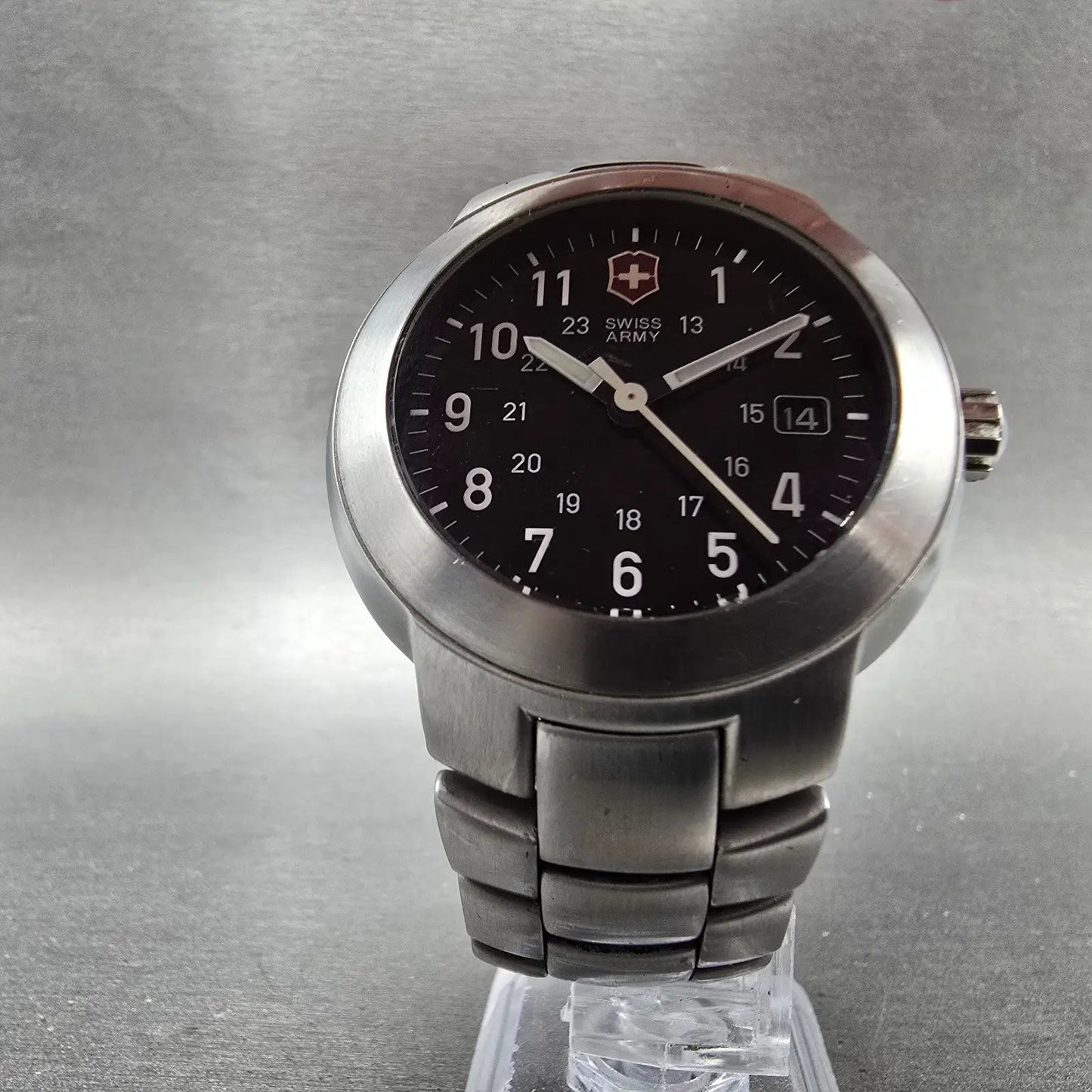 Victorinox Swiss Army Maverick Watch Men 42mm Black Dial Silver Tone Date PARTS6