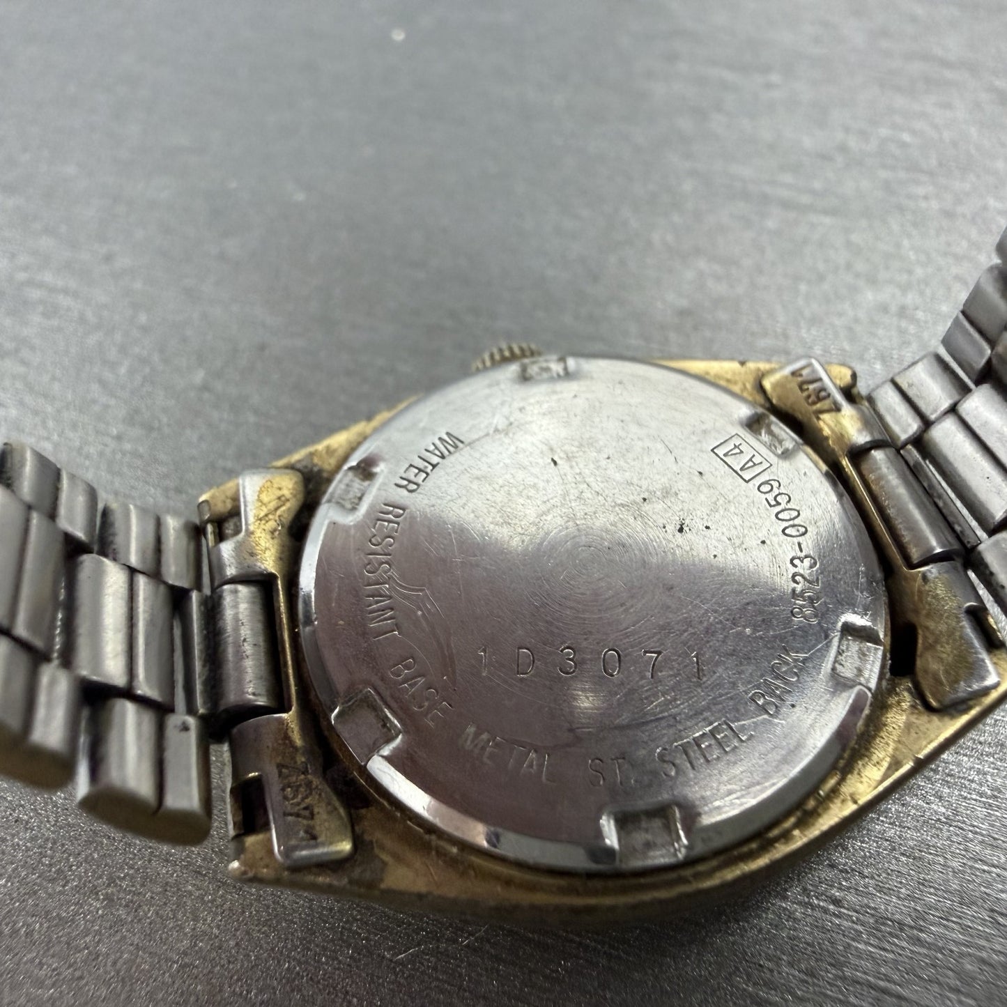 Seiko SQ Watch Women 25mm Champagne Dial Gold Tone Daydate 8523-0059 New Battery9