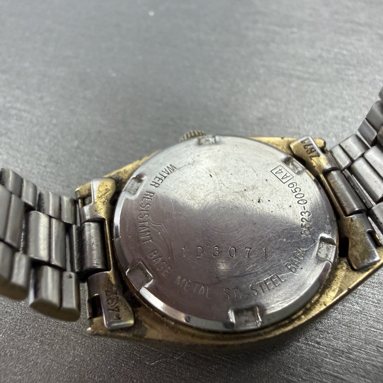 Seiko SQ Watch Women 25mm Champagne Dial Gold Tone Daydate 8523-0059 New Battery9