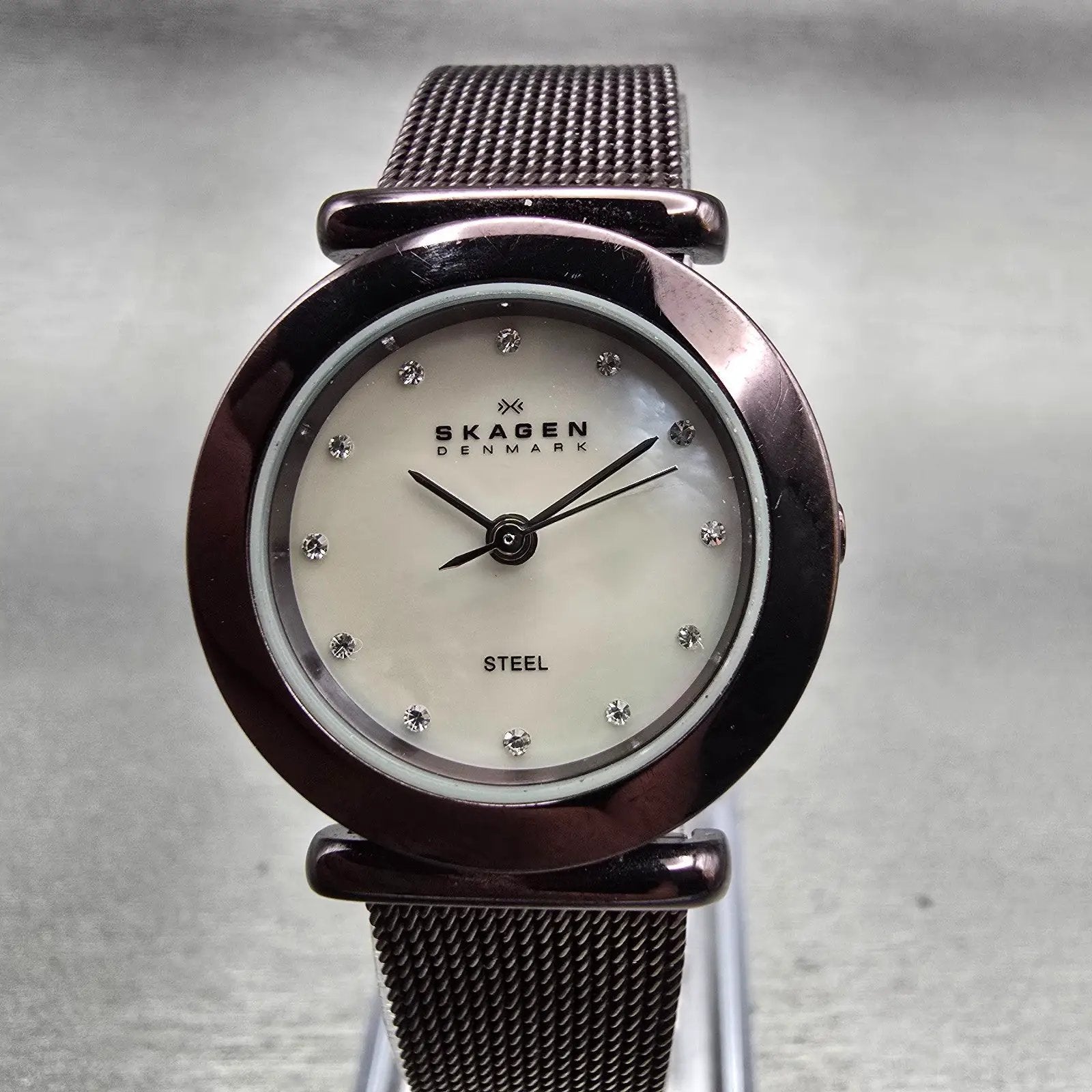 Skagen Watch Women 25mm MOP Dial Brown Tone Round Mesh Band 107SMMD New Batteryt0