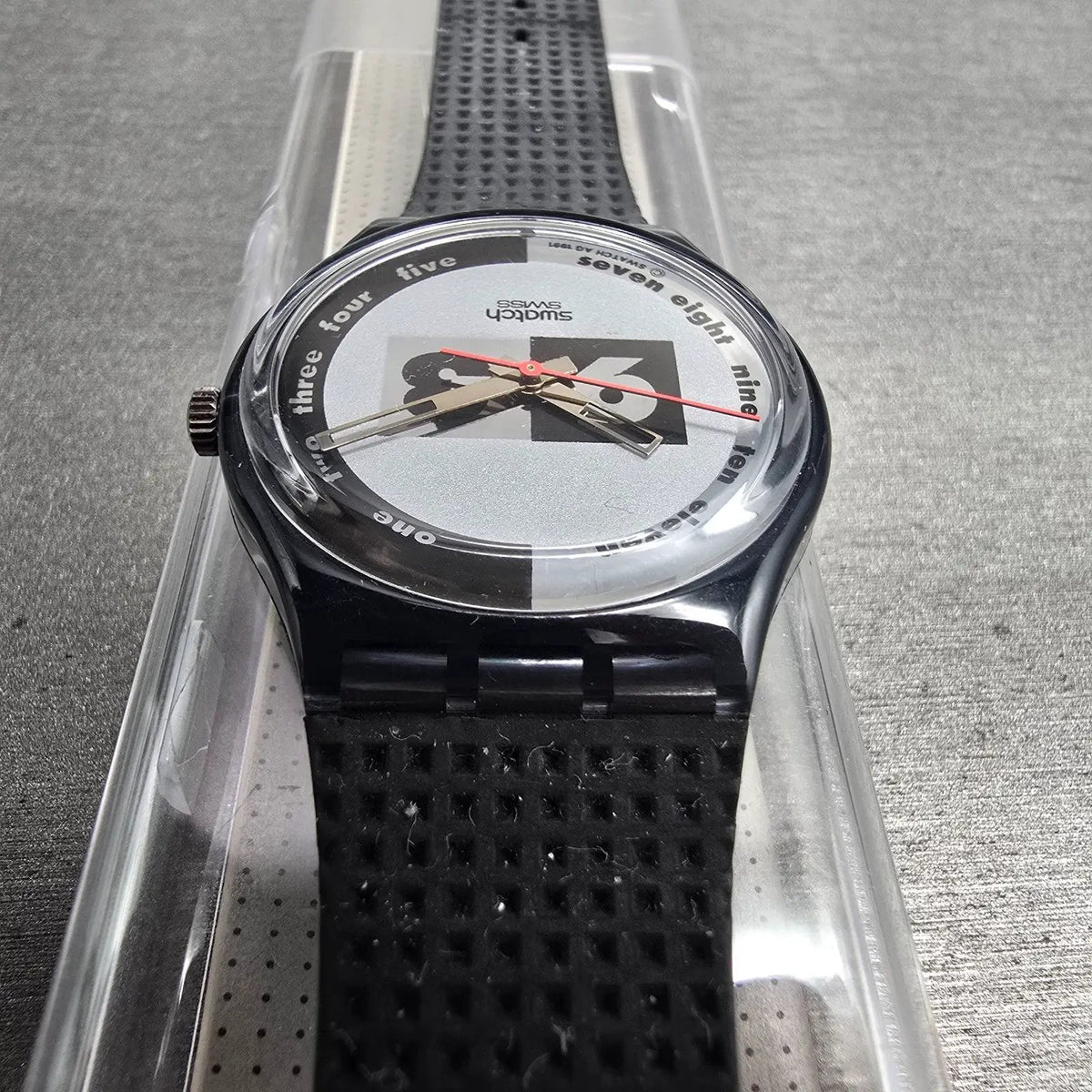 Swatch Nüni Watch Men 34mm Silver Dial Black Tone Round GM108 New Battery NOS7