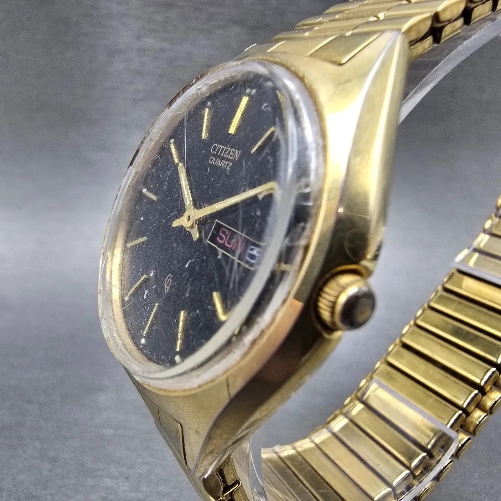 Citizen CQ Watch Men 35mm Black Dial Gold Tone Daydate READ!! 6100-S24876 NewBat2