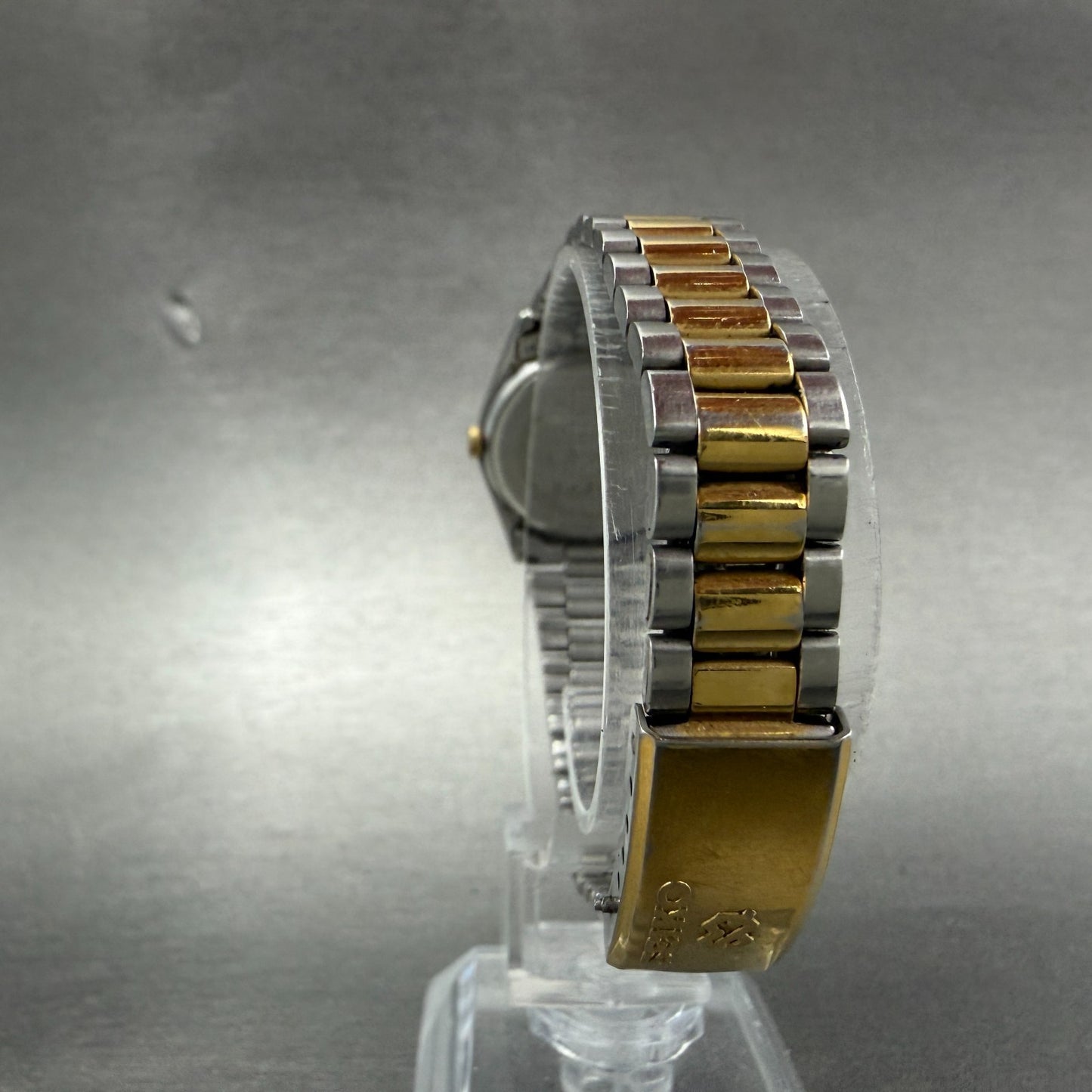 Seiko SQ Watch Women 25mm Silver Dial Two Tone Daydate Round 2A23-0039 NewBat 796