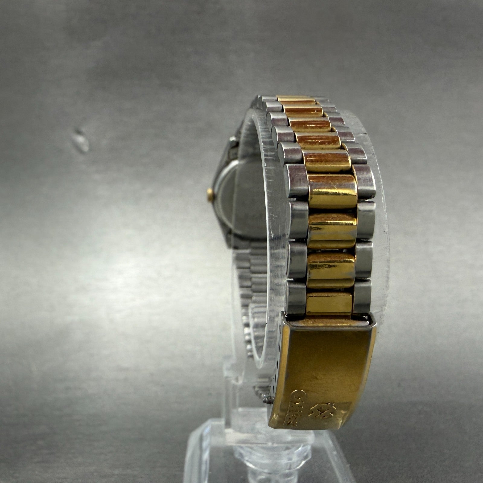 Seiko SQ Watch Women 25mm Silver Dial Two Tone Daydate Round 2A23-0039 NewBat 796