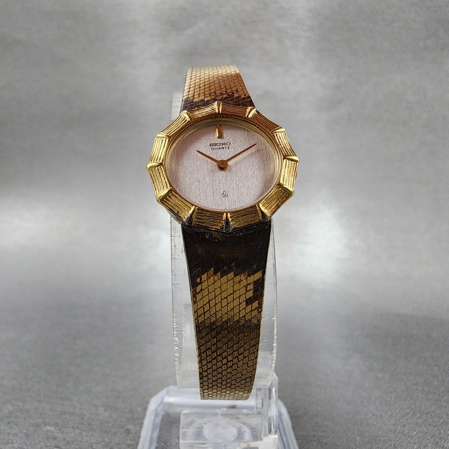 Seiko Watch Women 20mm White Dial Gold Tone Round 167120 New Battery5