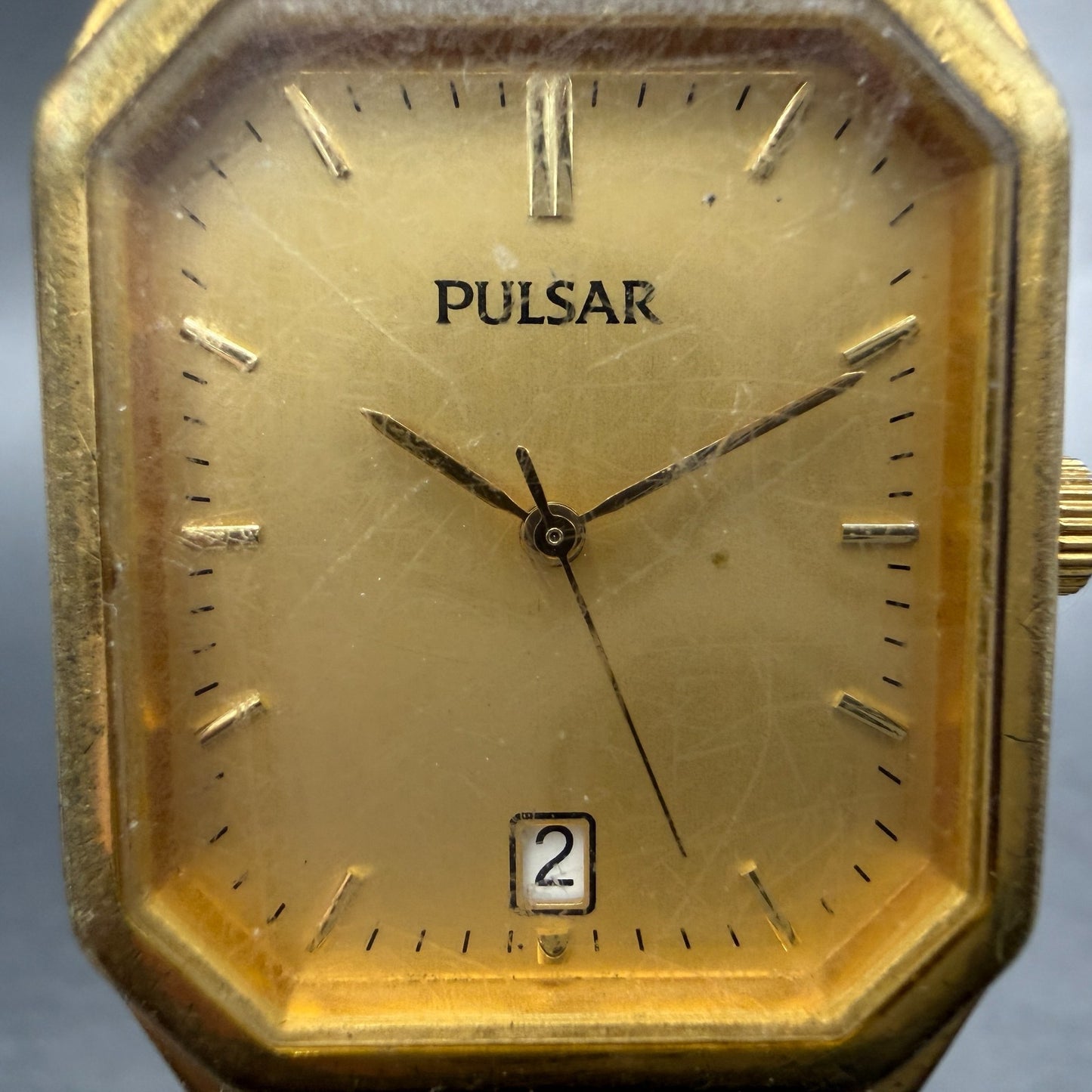 Seiko Pulsar Tank Watch Men 27mm Champagne Dial Gold Tone Date V732-X165 New Bat1