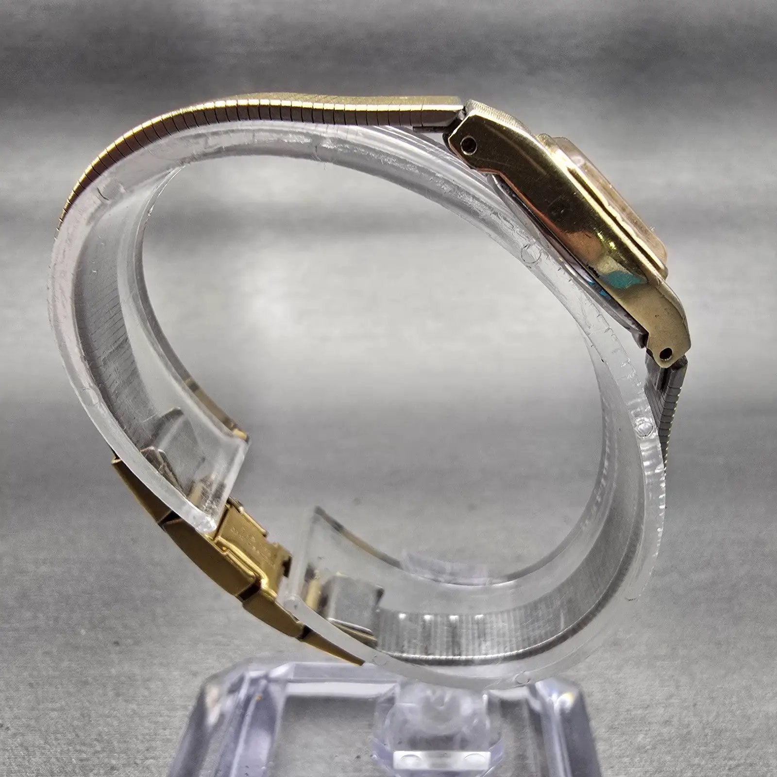 Citizen CQ Watch Women 16mm Champagne Dial Gold Tone Oval 3220-891422 New Batt8