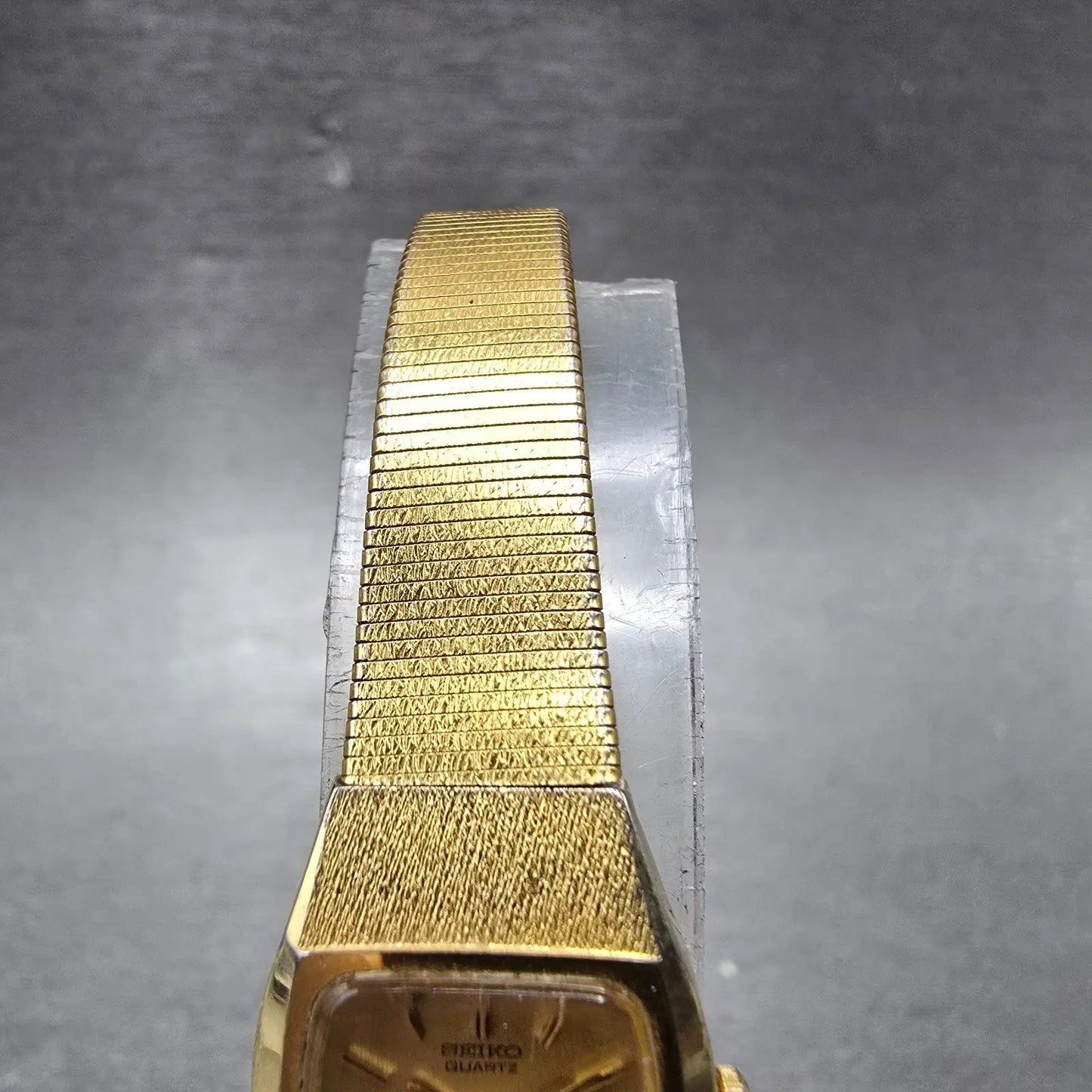 Seiko Watch Women 17mm Gold Dial Gold Tone Oval 2C20-6450 New Battery Vintage4