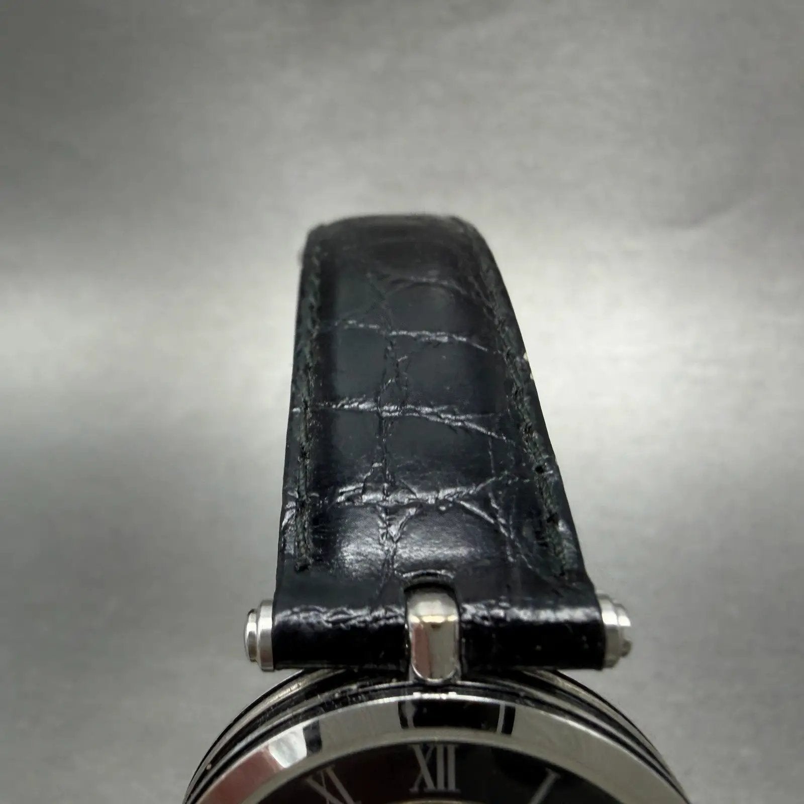 Gucci 2040M Watch Men 30mm Black Dial Silver Tone Leather Round New Battery4