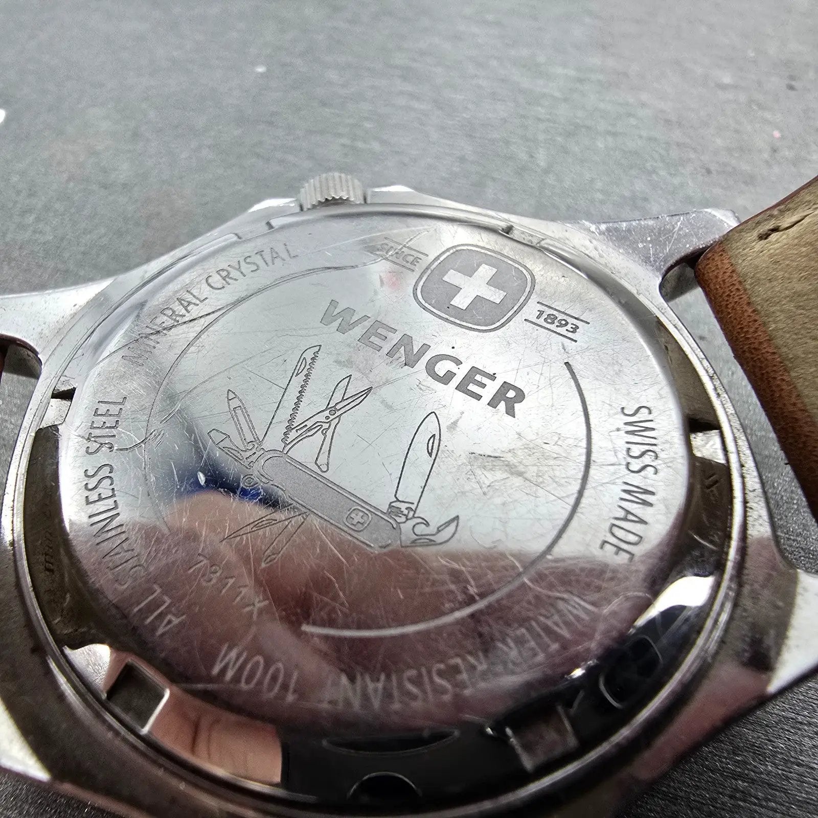 Wenger Watch Men 41mm White Dial Silver Date Round 7311X New Battery Swiss DS9